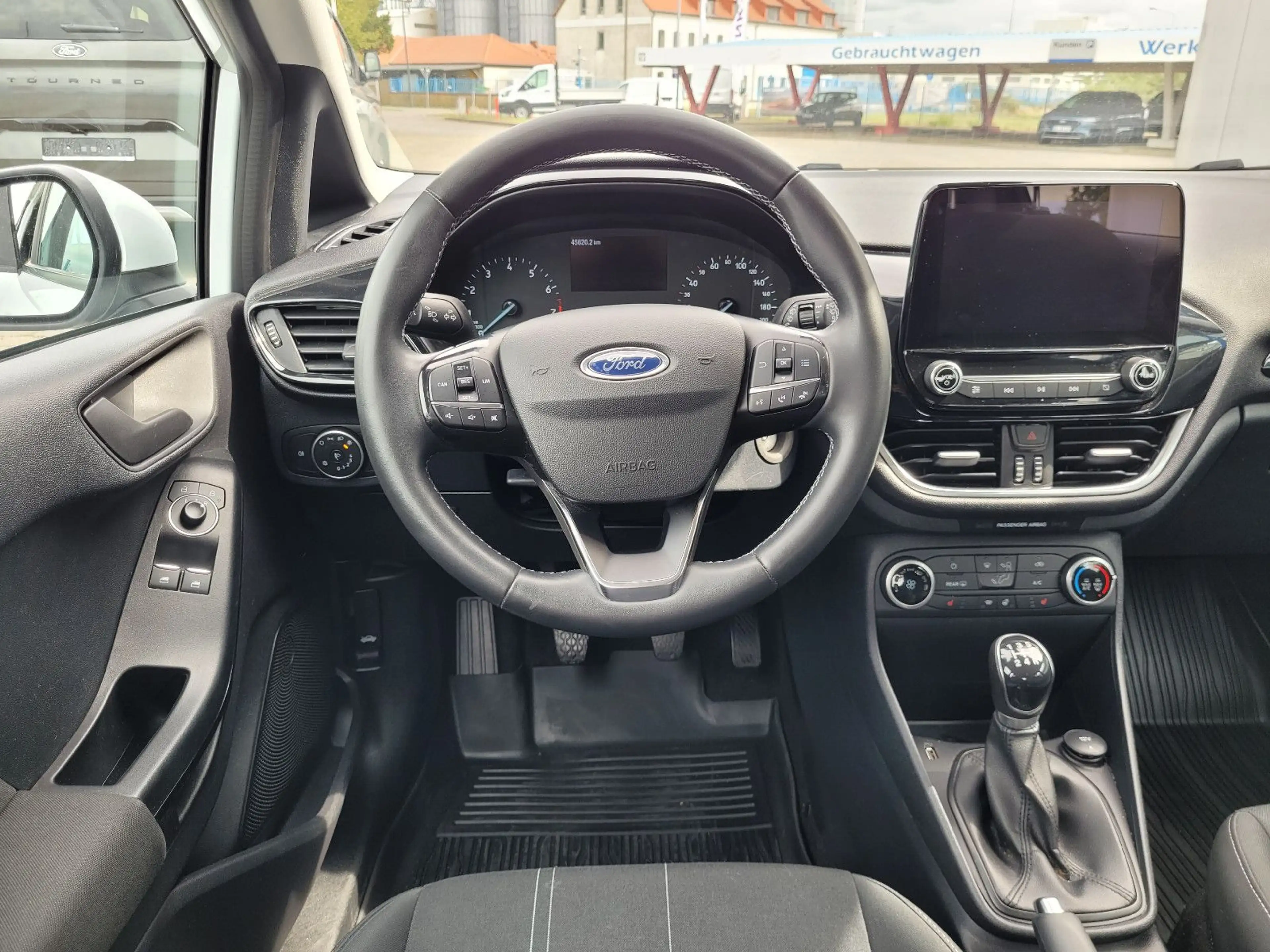 Ford Fiesta Trend — photo 33