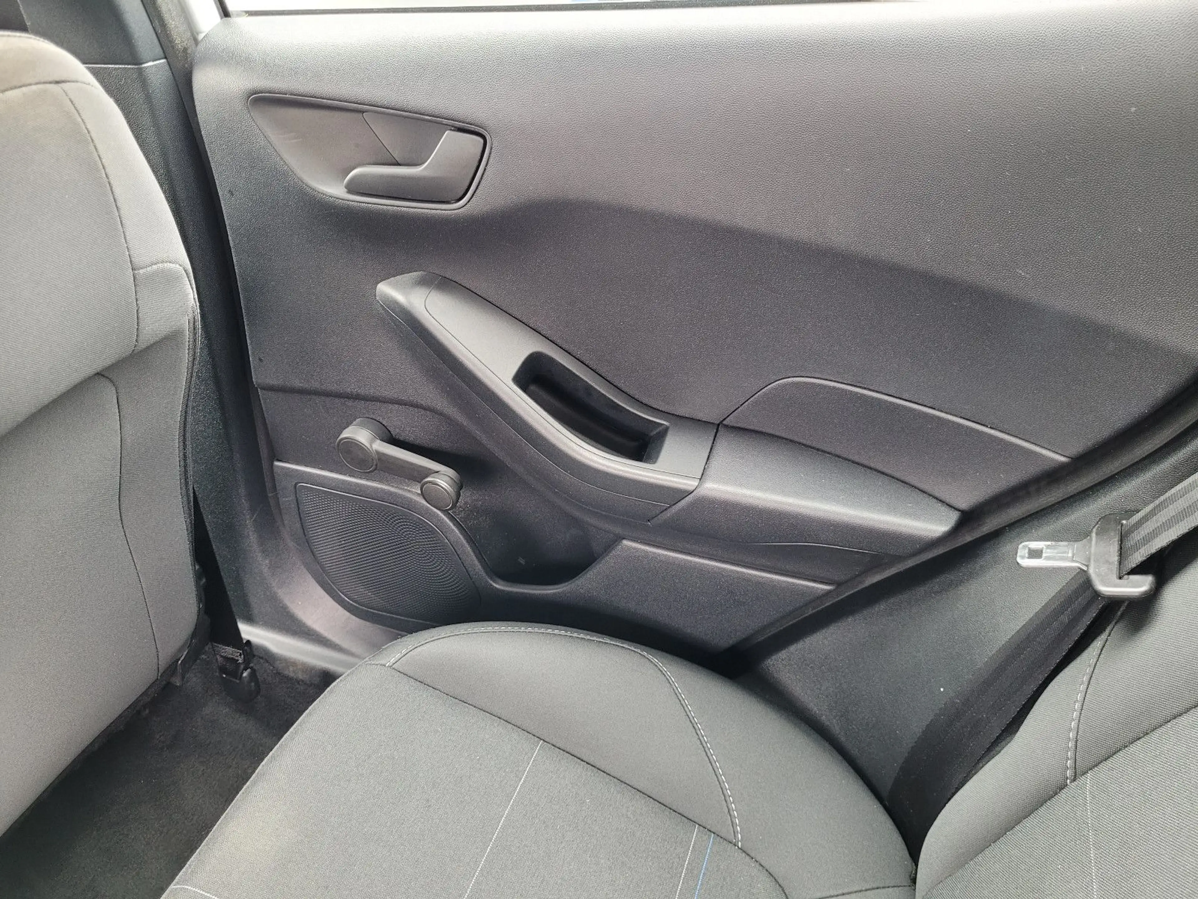 Ford Fiesta Trend — photo 34