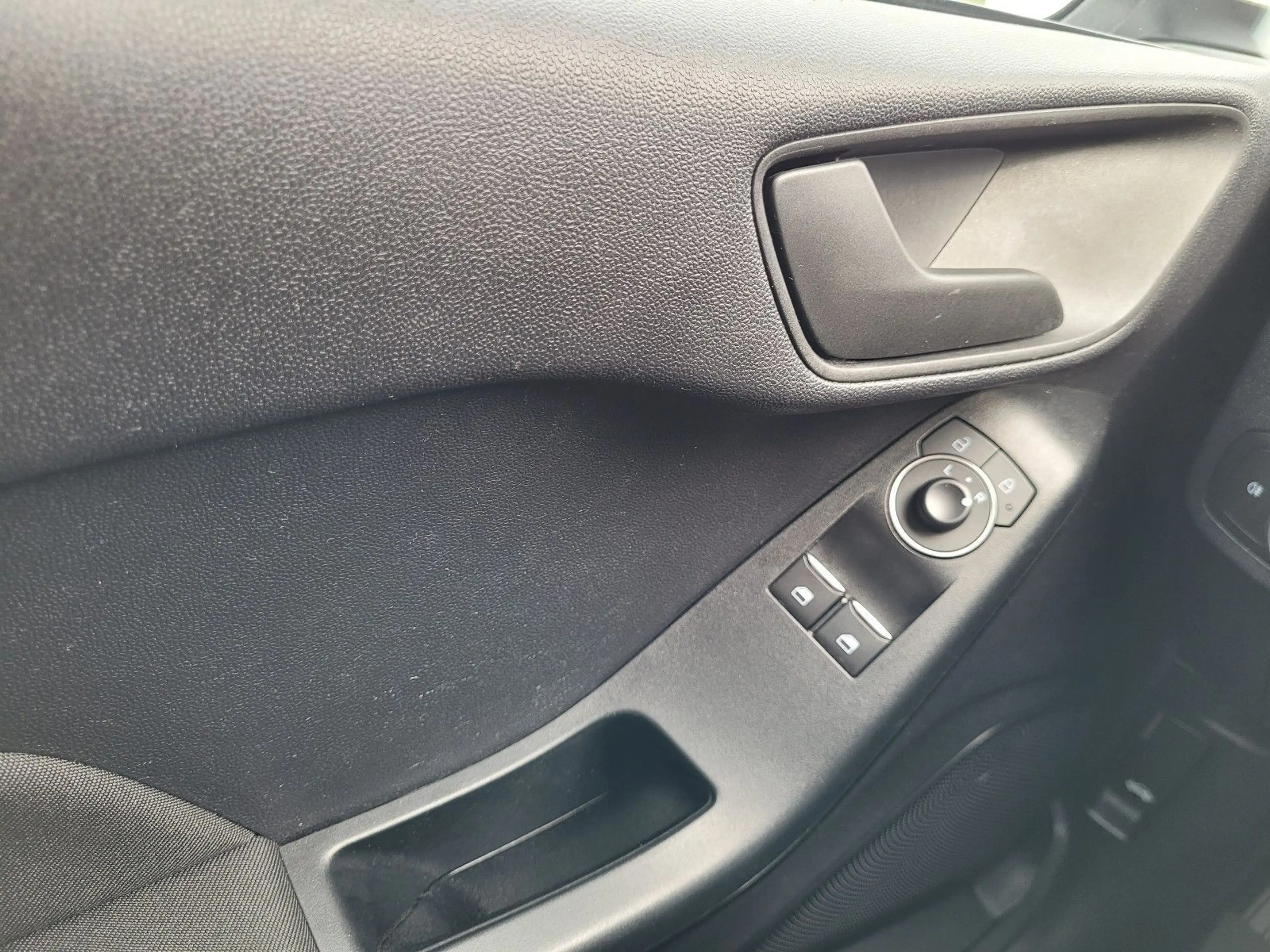 Ford Fiesta Trend — photo 18