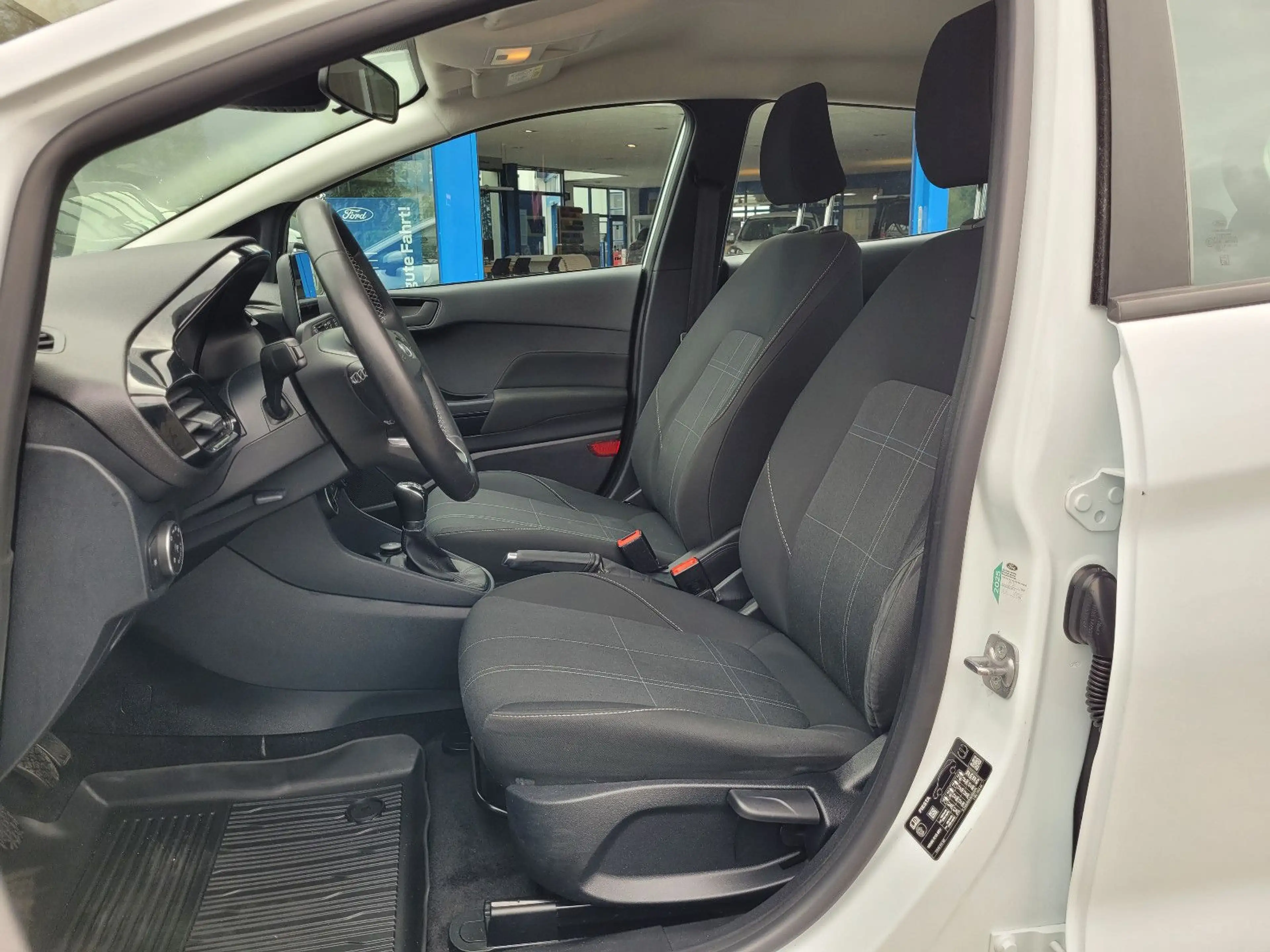 Ford Fiesta Trend — photo 13