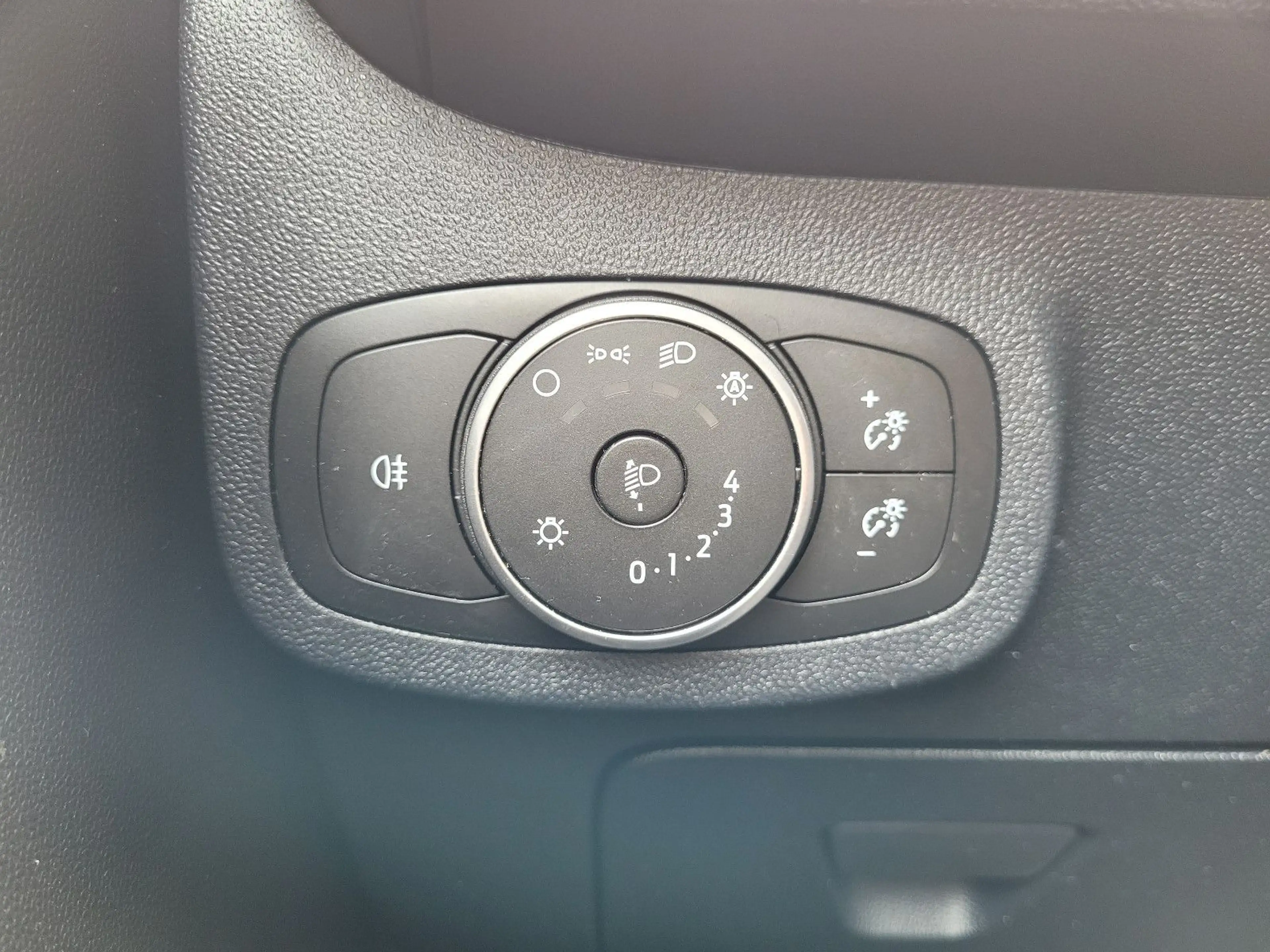 Ford Fiesta Trend — photo 22