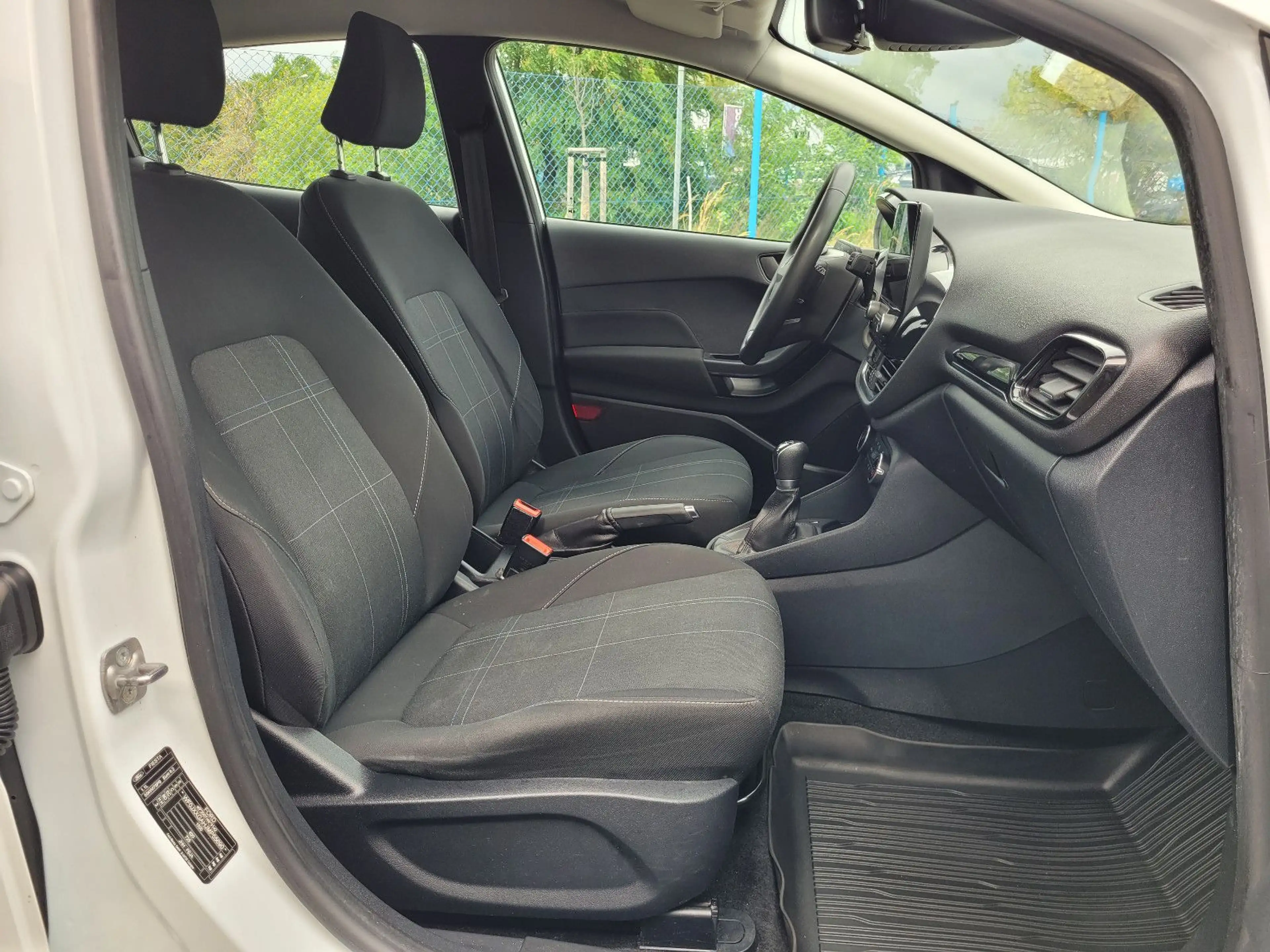 Ford Fiesta Trend — photo 17