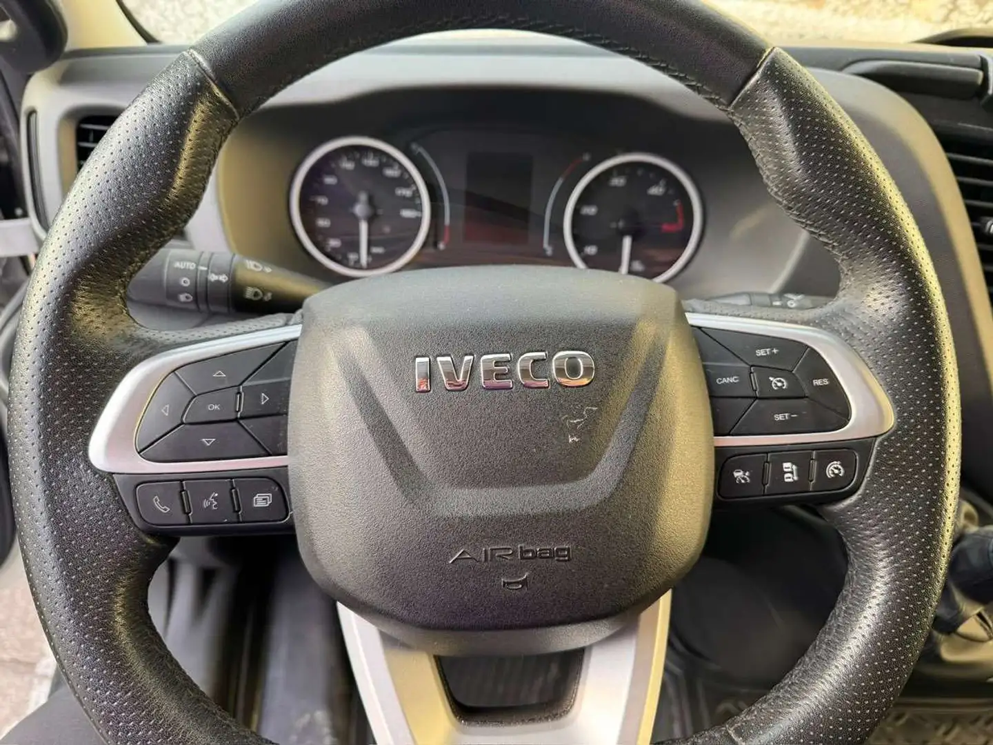 Iveco Daily 35S Weiß - 1