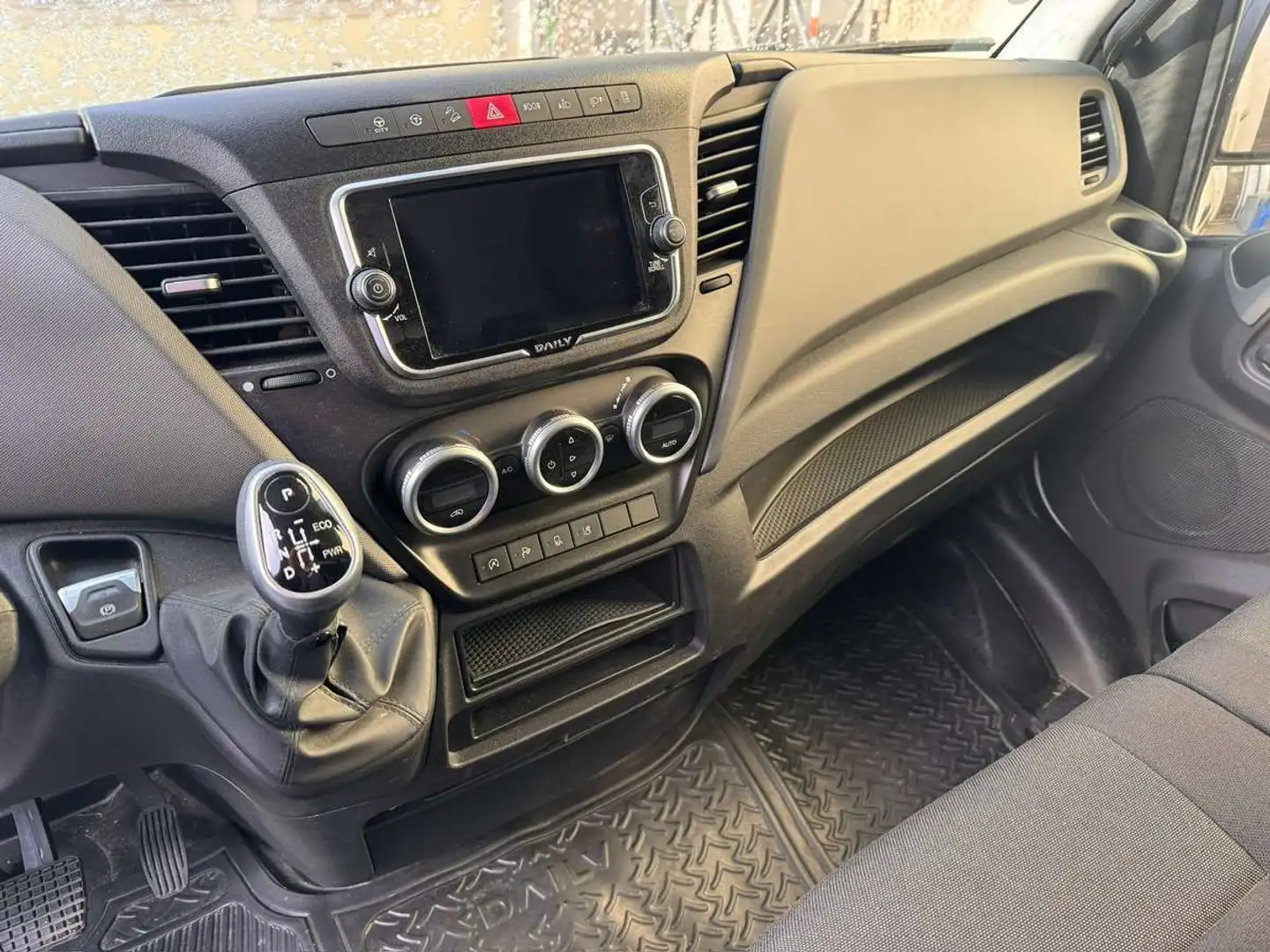 Iveco Daily 35S Weiß - 2