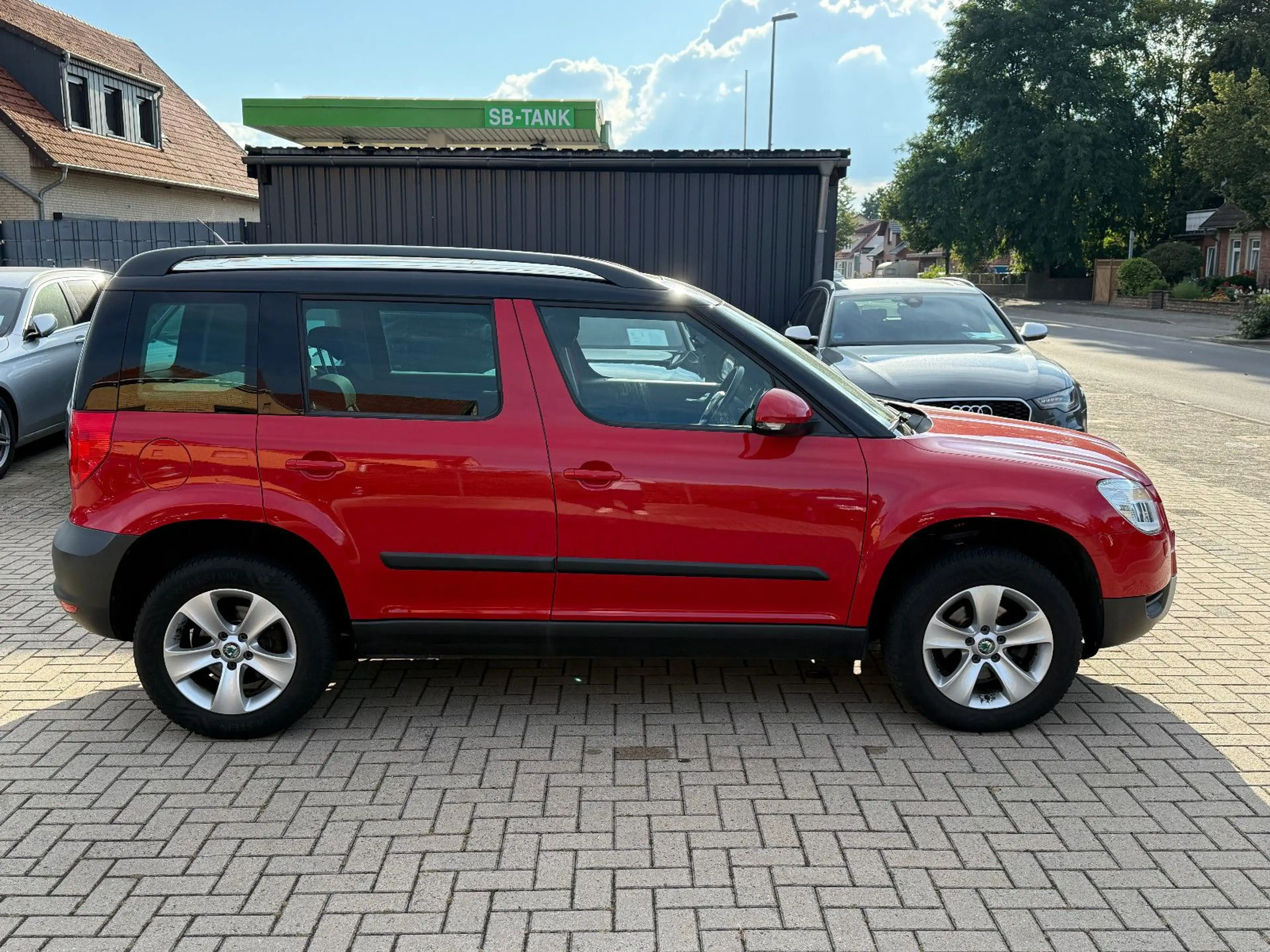 Skoda Yeti 1.4, TÜV neu, AHK, Scheckheft, Pano, Navi — photo 6