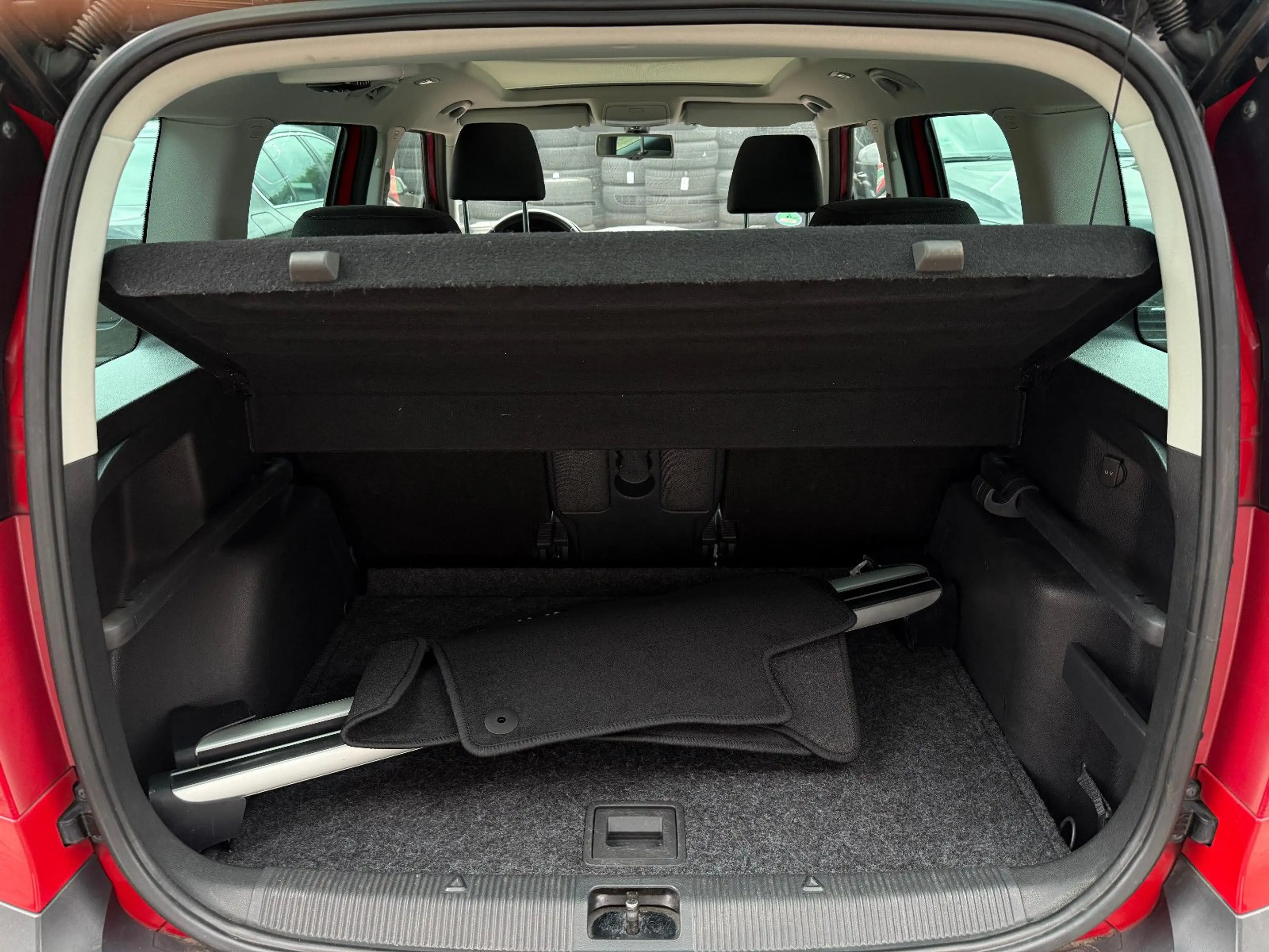 Skoda Yeti 1.4, TÜV neu, AHK, Scheckheft, Pano, Navi — photo 11