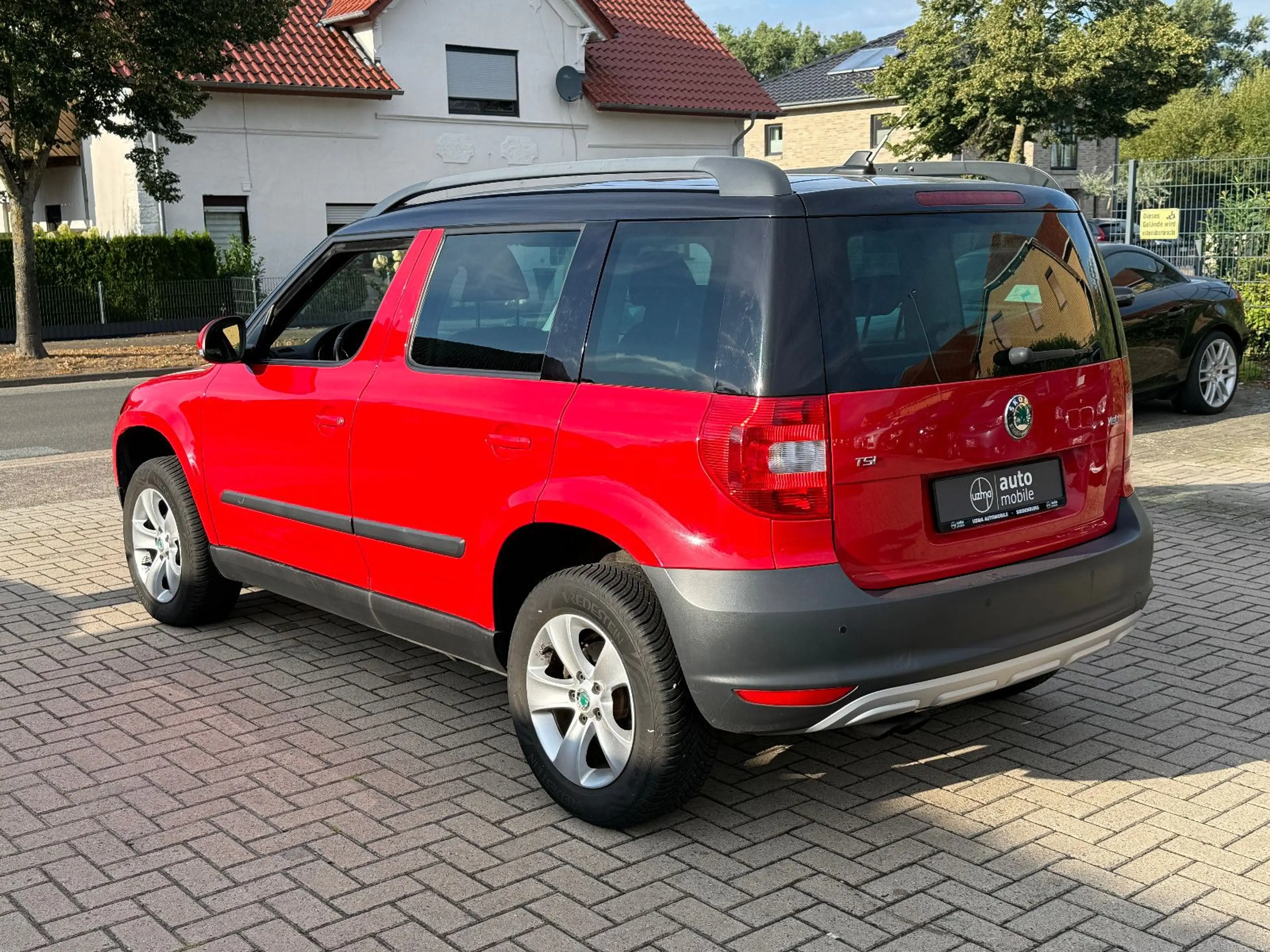 Skoda Yeti 1.4, TÜV neu, AHK, Scheckheft, Pano, Navi — photo 3