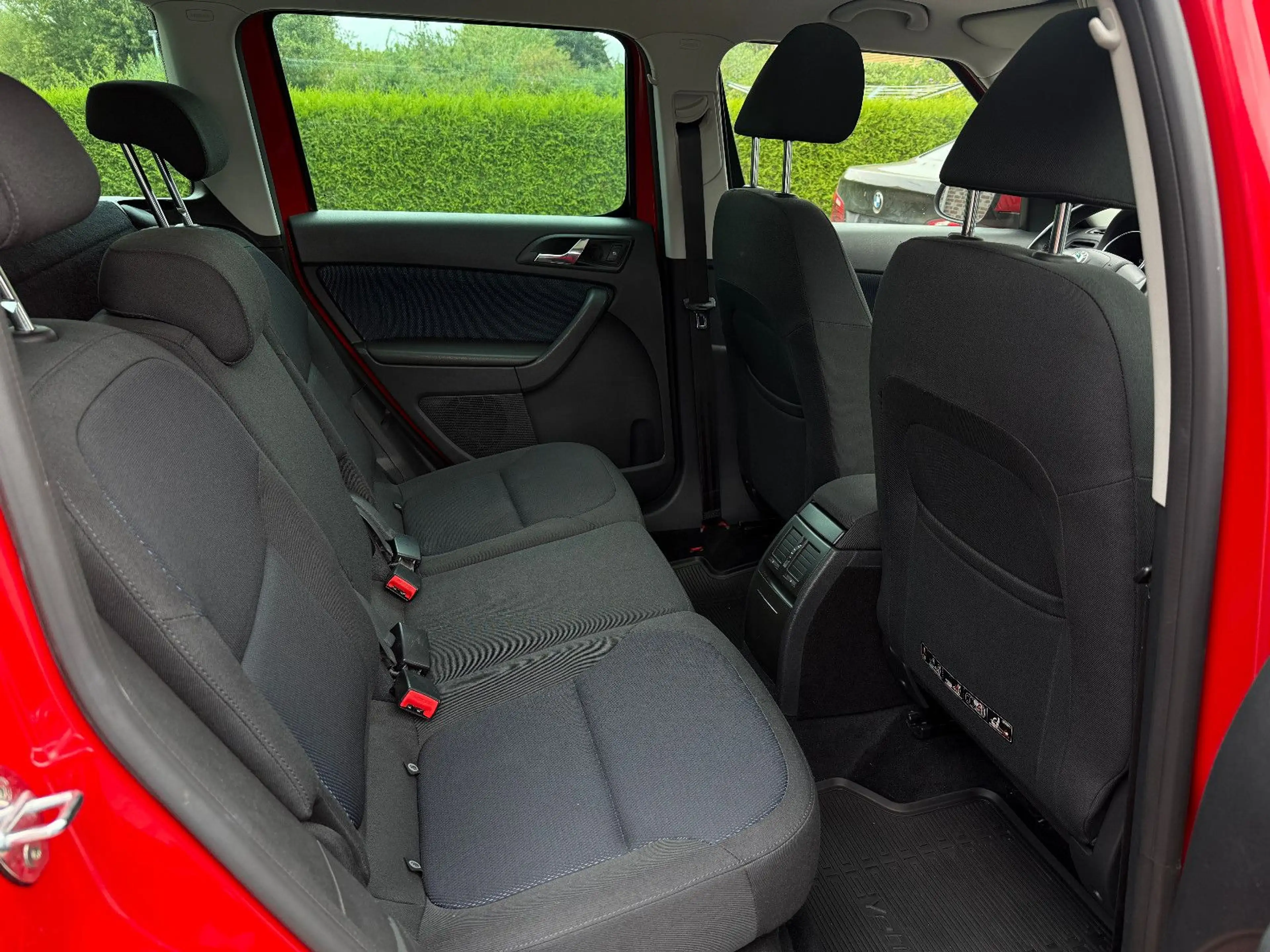 Skoda Yeti 1.4, TÜV neu, AHK, Scheckheft, Pano, Navi — photo 13