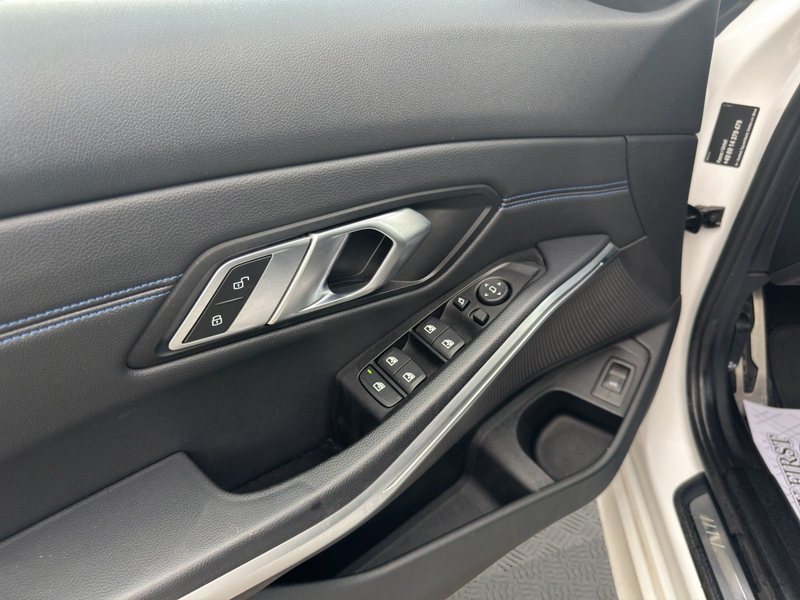 BMW 320 d xDrive Touring  M Sport — photo 13