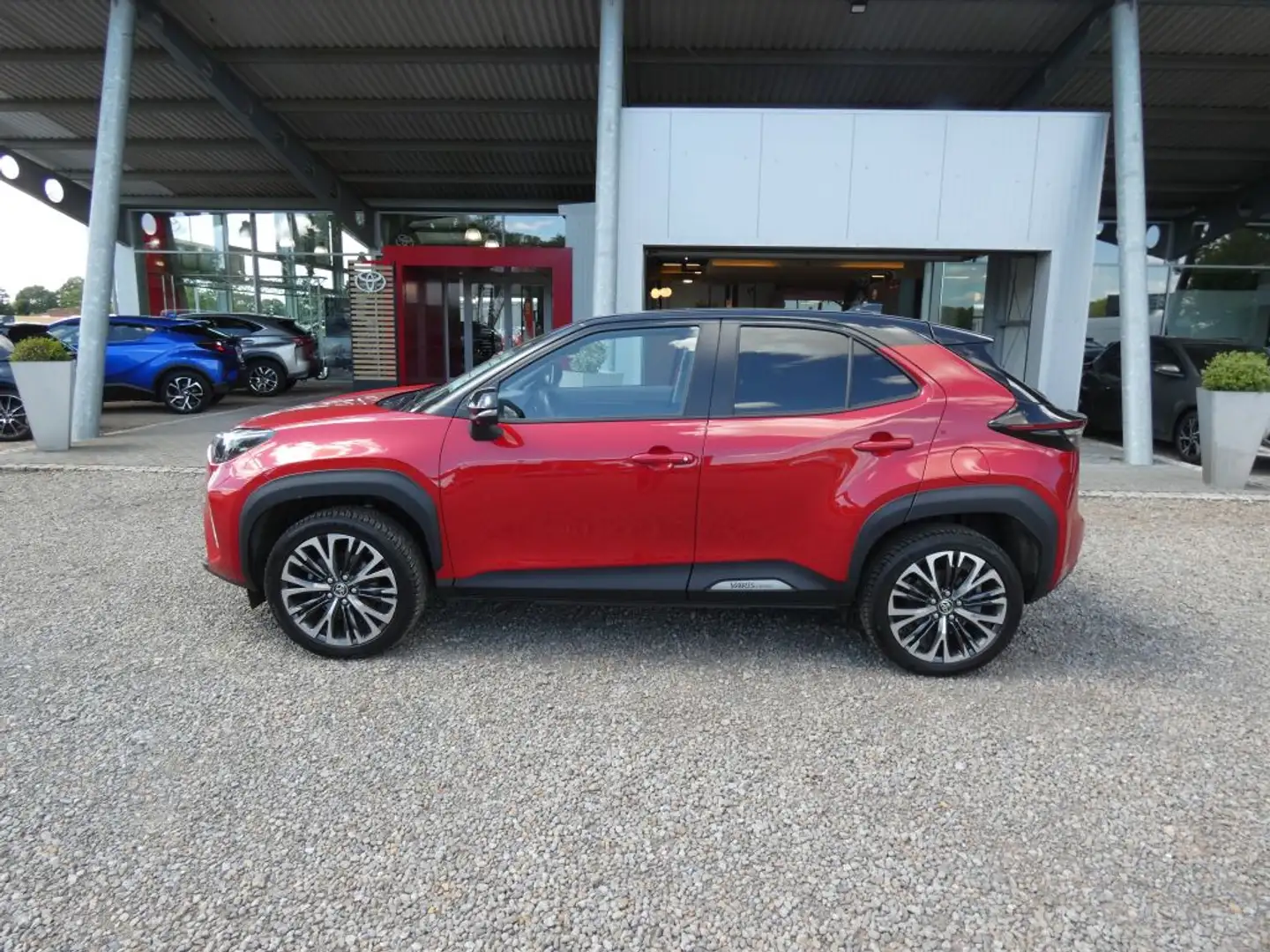 Toyota Yaris Cross Hybrid 1.5 VVT-i AWD-i Elegant Rood - 2