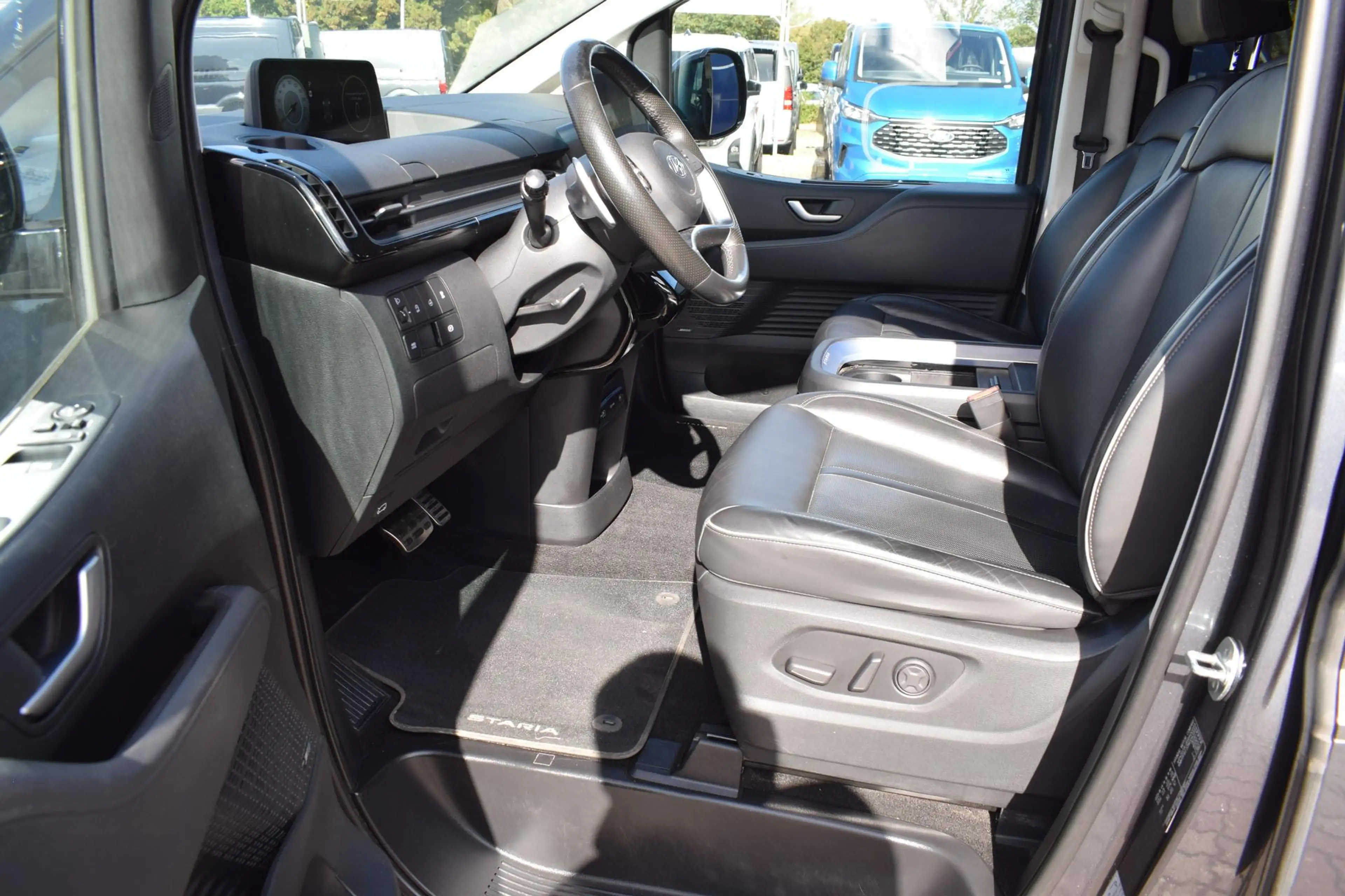 Hyundai STARIA 2.2 CRDi Signature 4WD — photo 8