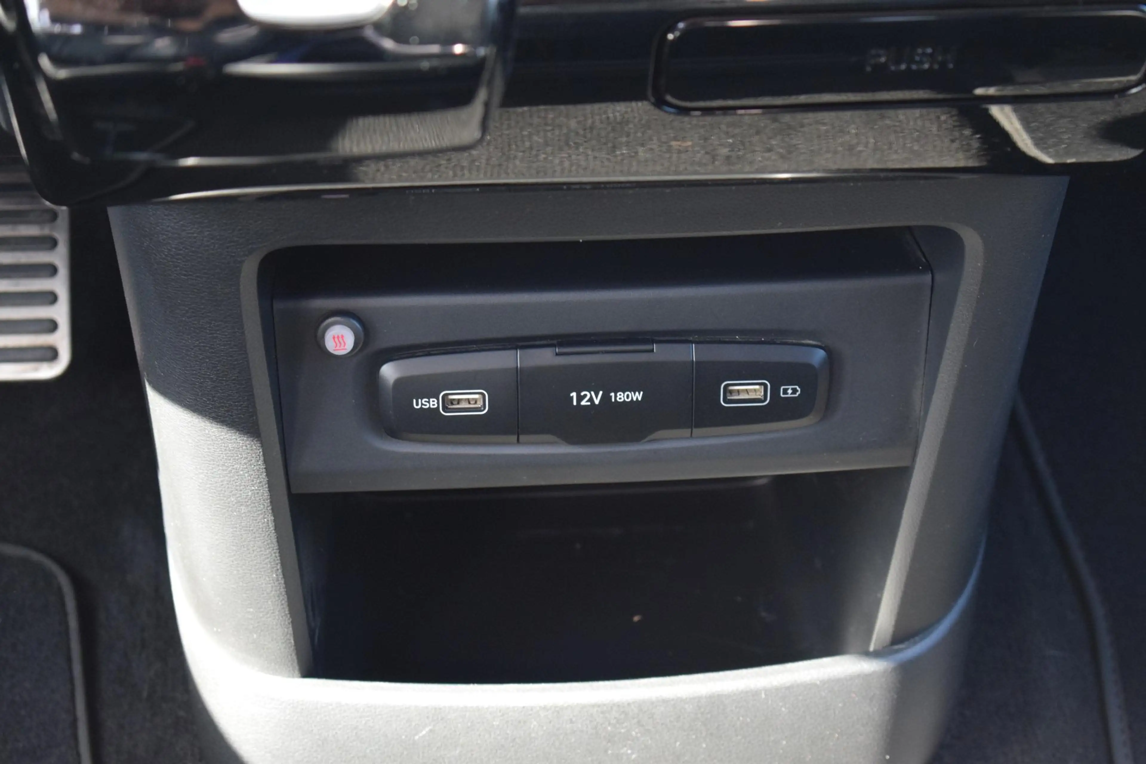Hyundai STARIA 2.2 CRDi Signature 4WD — photo 14