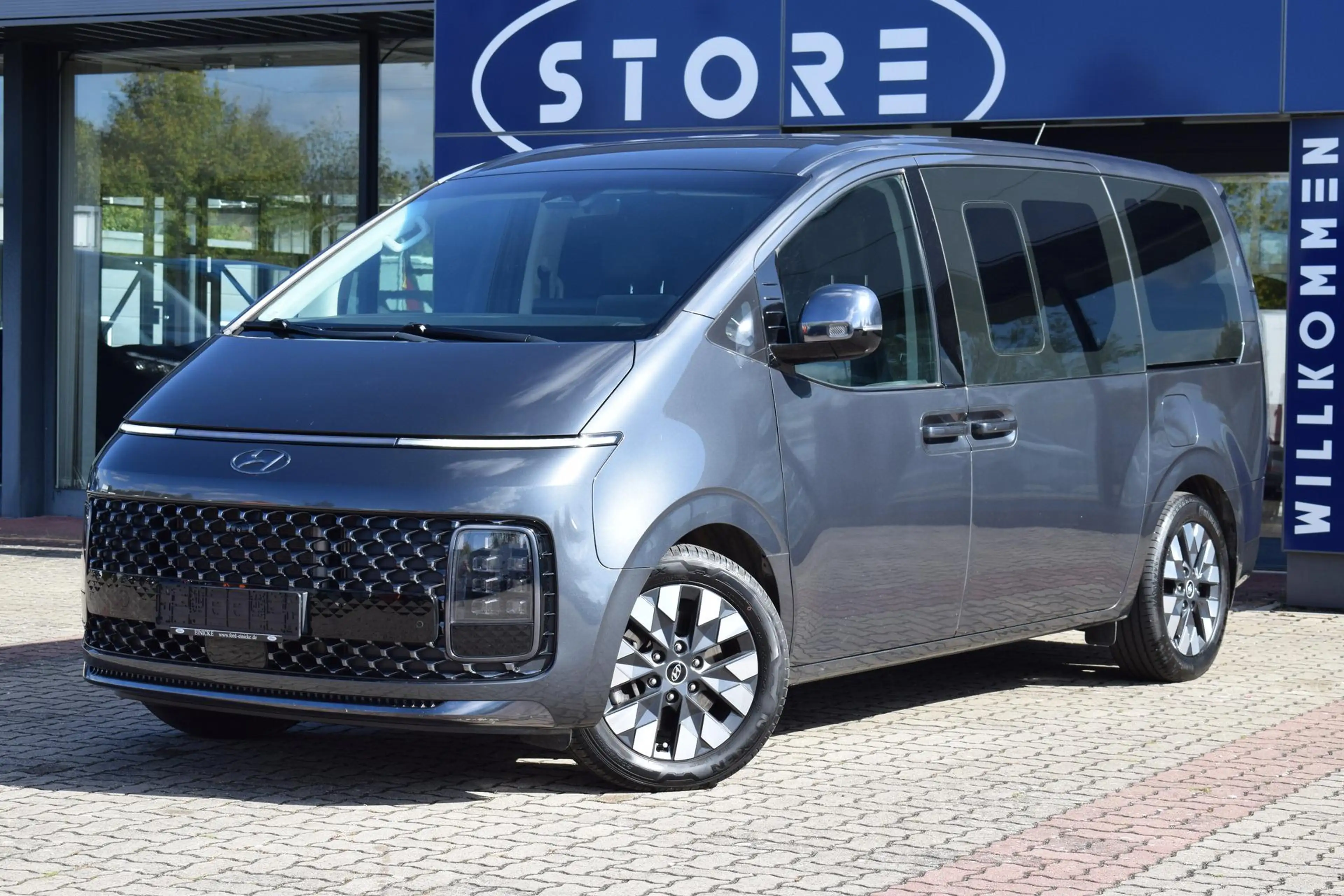 Hyundai STARIA 2.2 CRDi Signature 4WD — photo 2