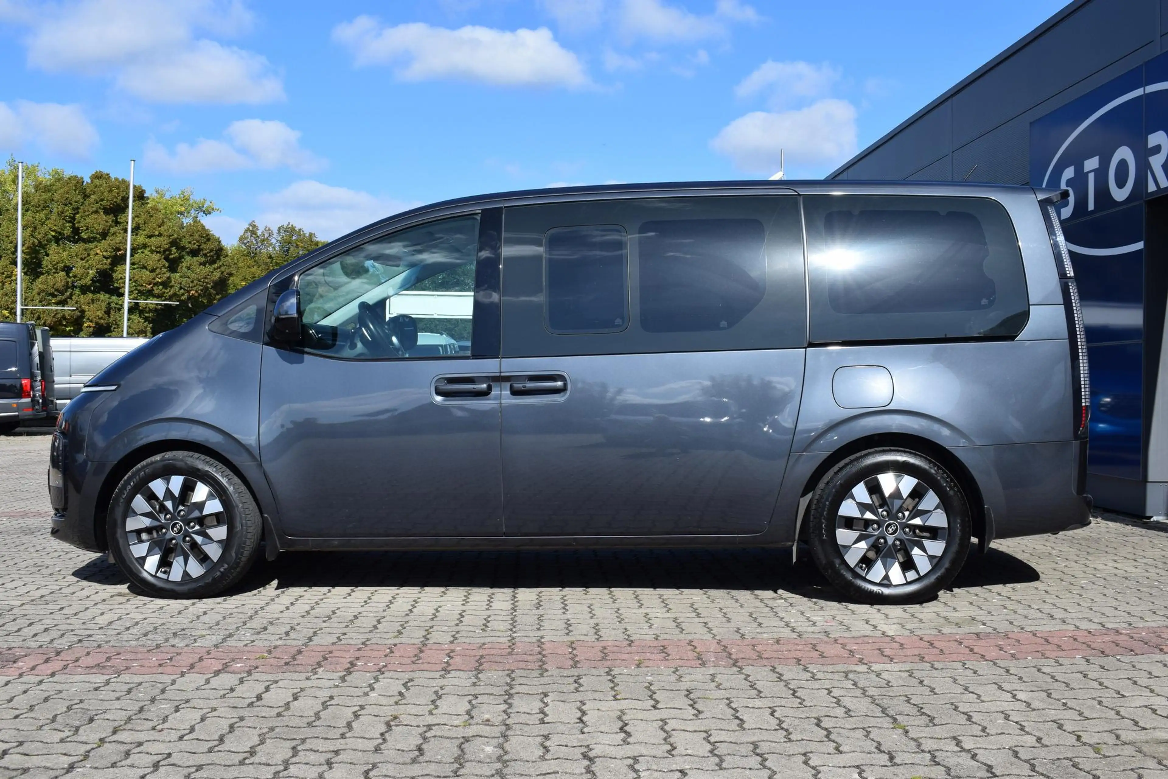 Hyundai STARIA 2.2 CRDi Signature 4WD — photo 3
