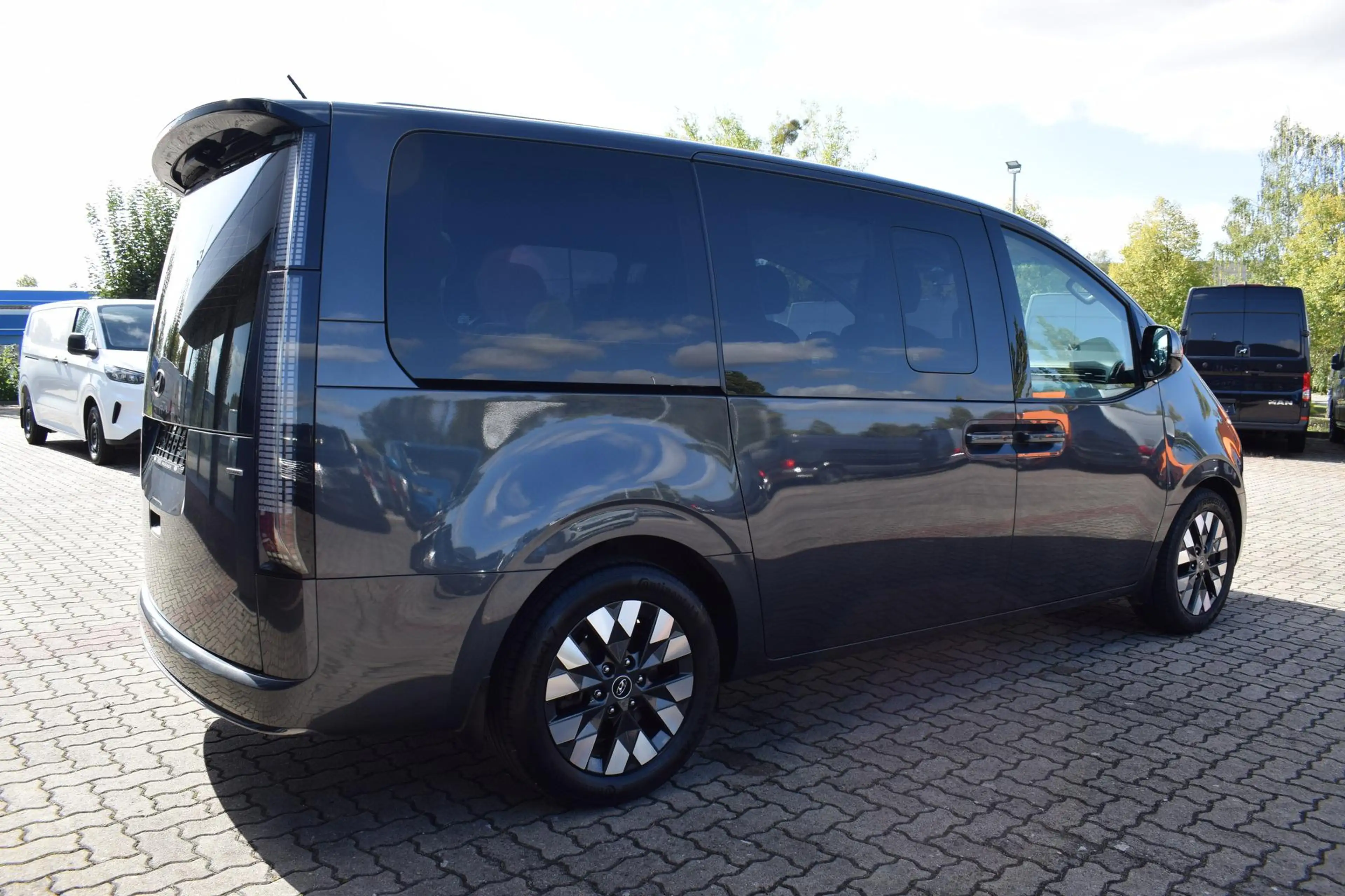 Hyundai STARIA 2.2 CRDi Signature 4WD — photo 6