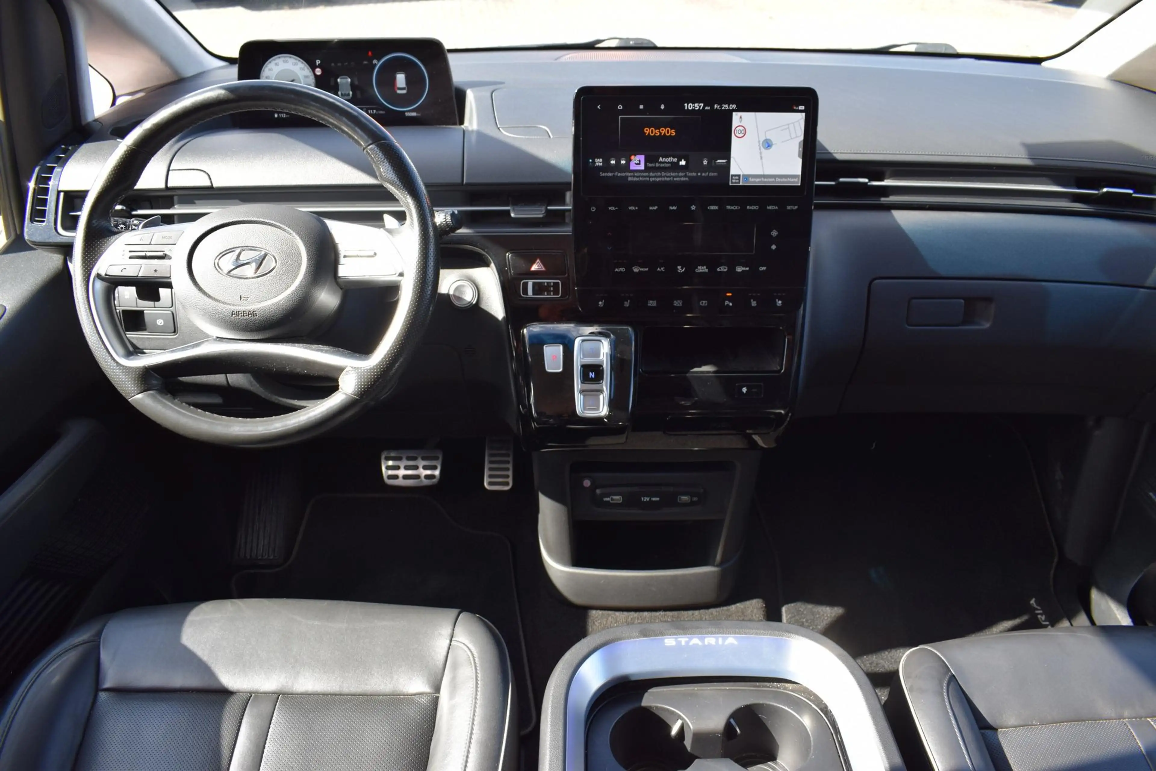 Hyundai STARIA 2.2 CRDi Signature 4WD — photo 9