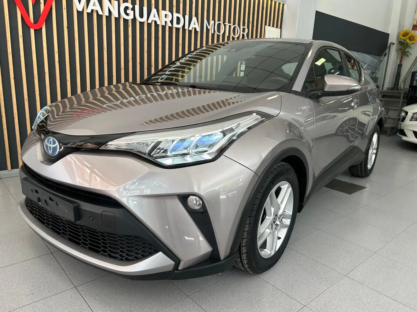 Toyota C-HR 125H Advance Gris - 1