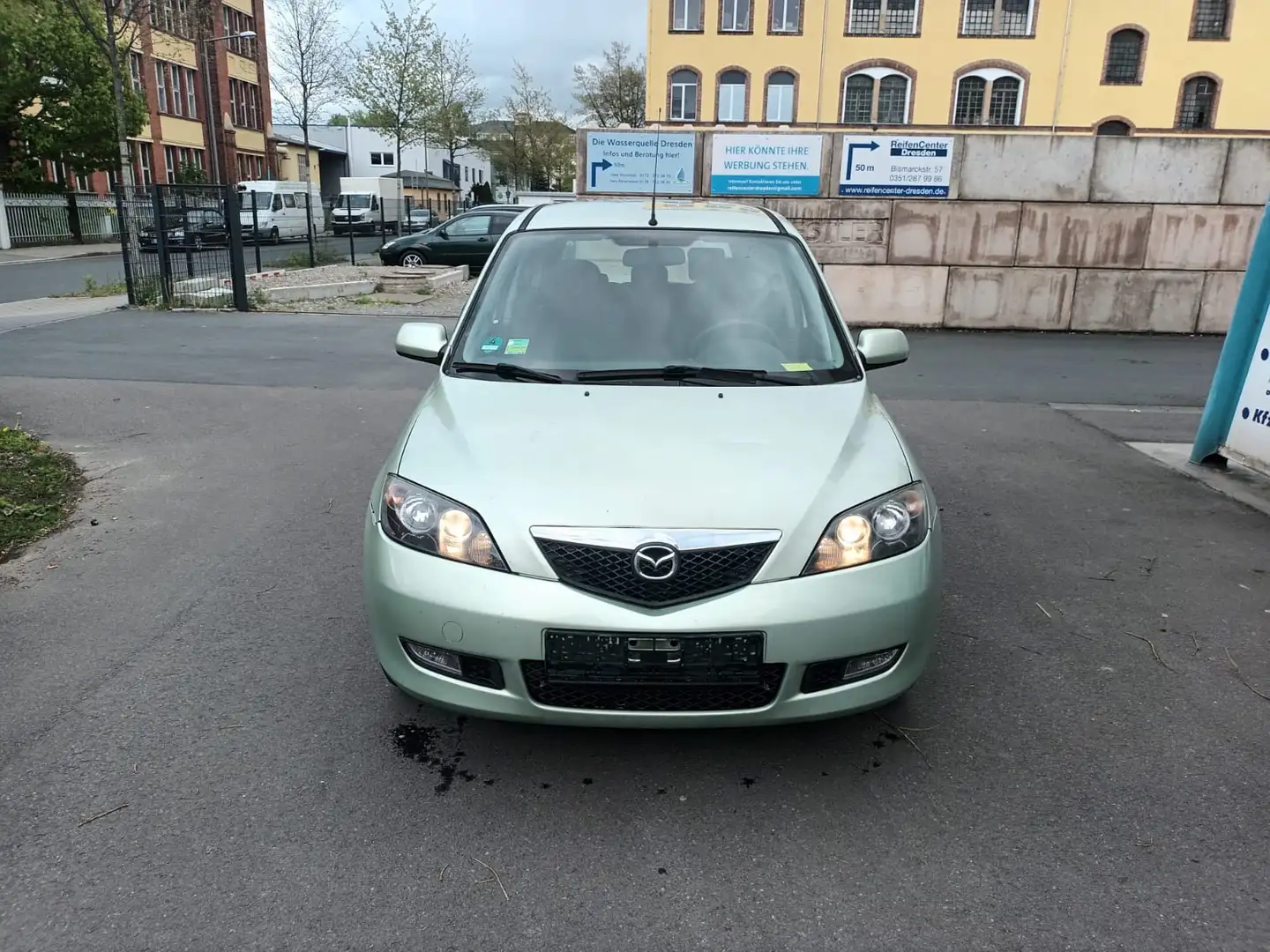 Mazda 2 1.4l Active Зелений - 2