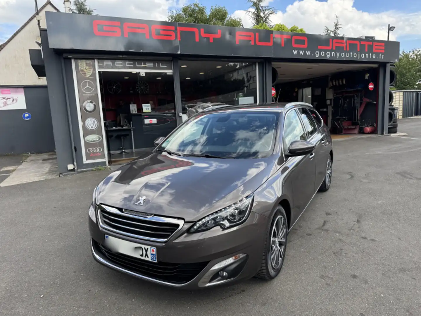 Peugeot 308 1.2 PURETECH 130CH ALLURE S\u0026S EAT6 BOITE AUTO Brun - 1