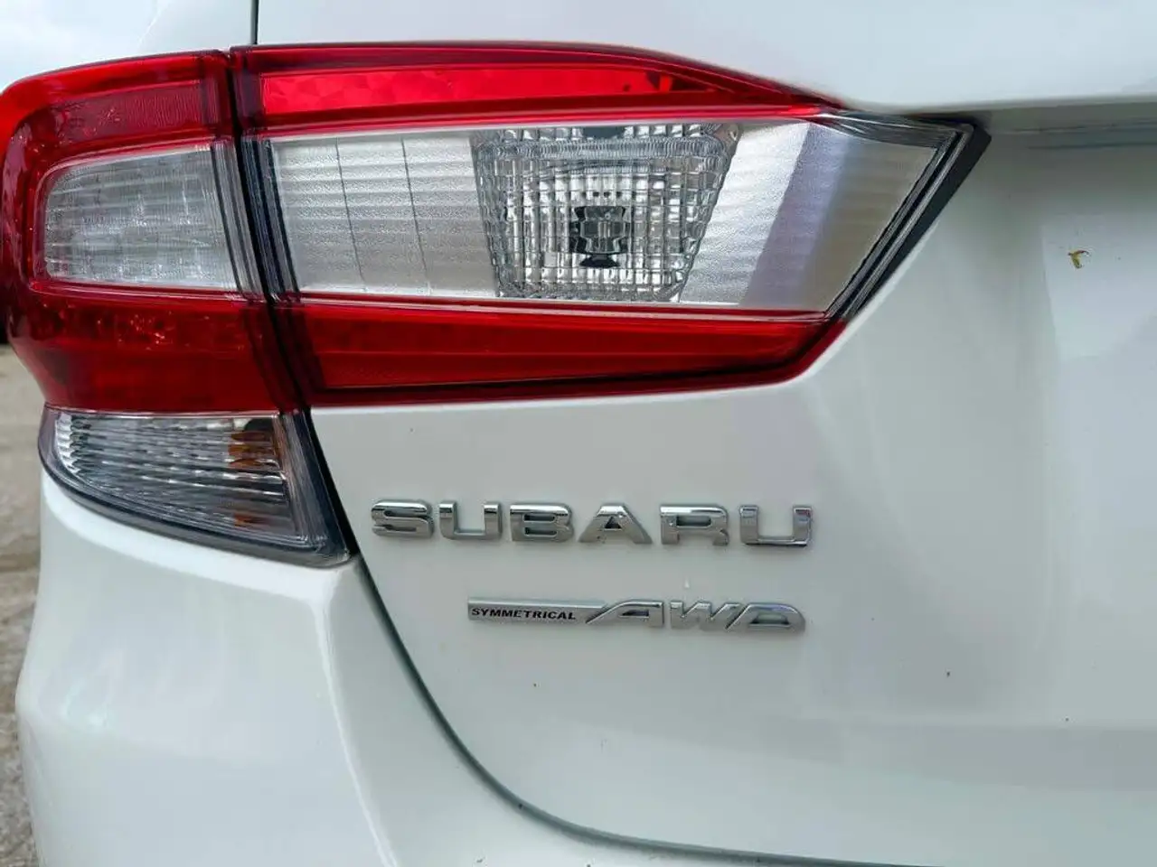Subaru Impreza снимка Subaru Impreza