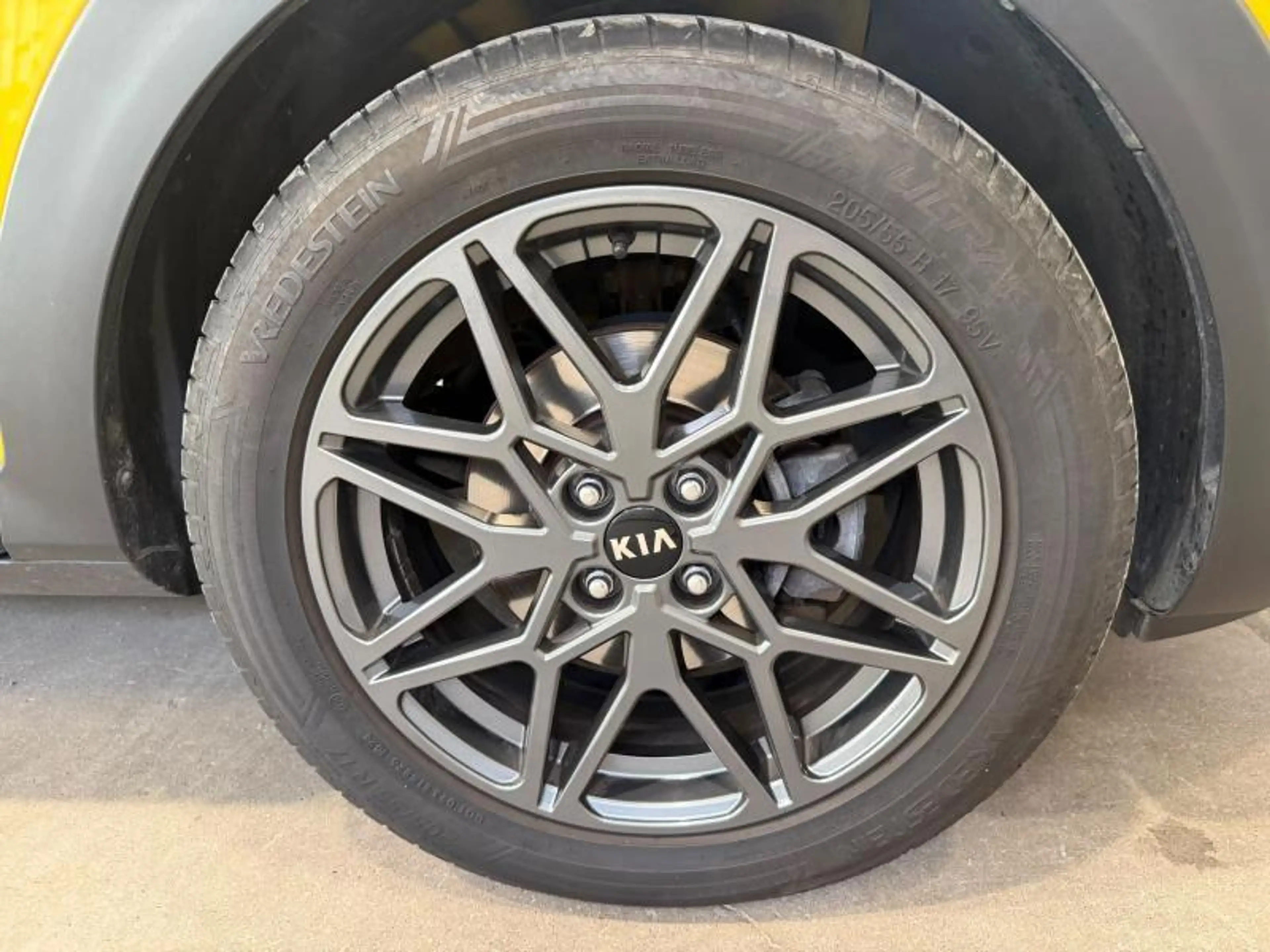 Kia Stonic . — photo 11