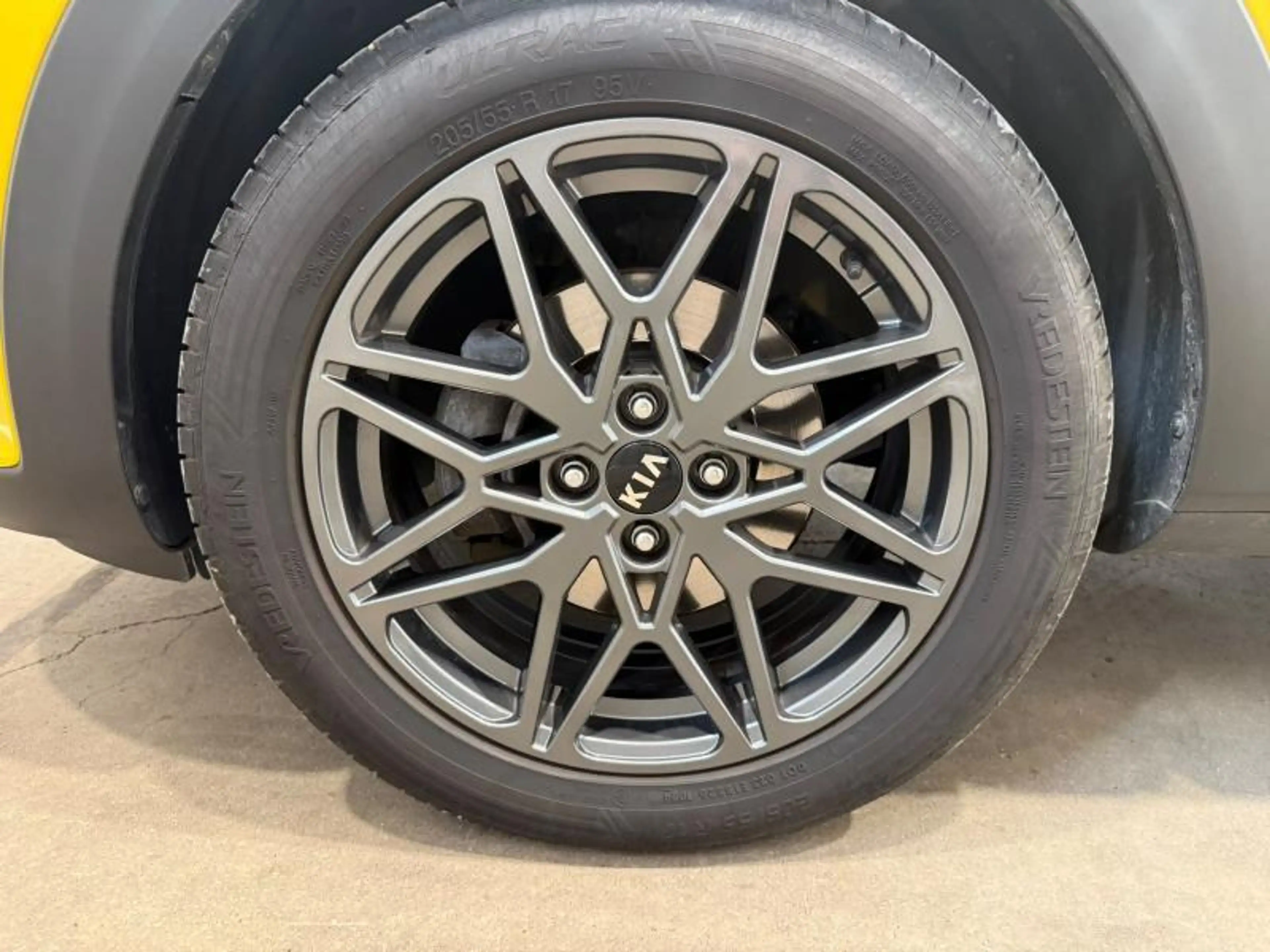 Kia Stonic . — photo 10