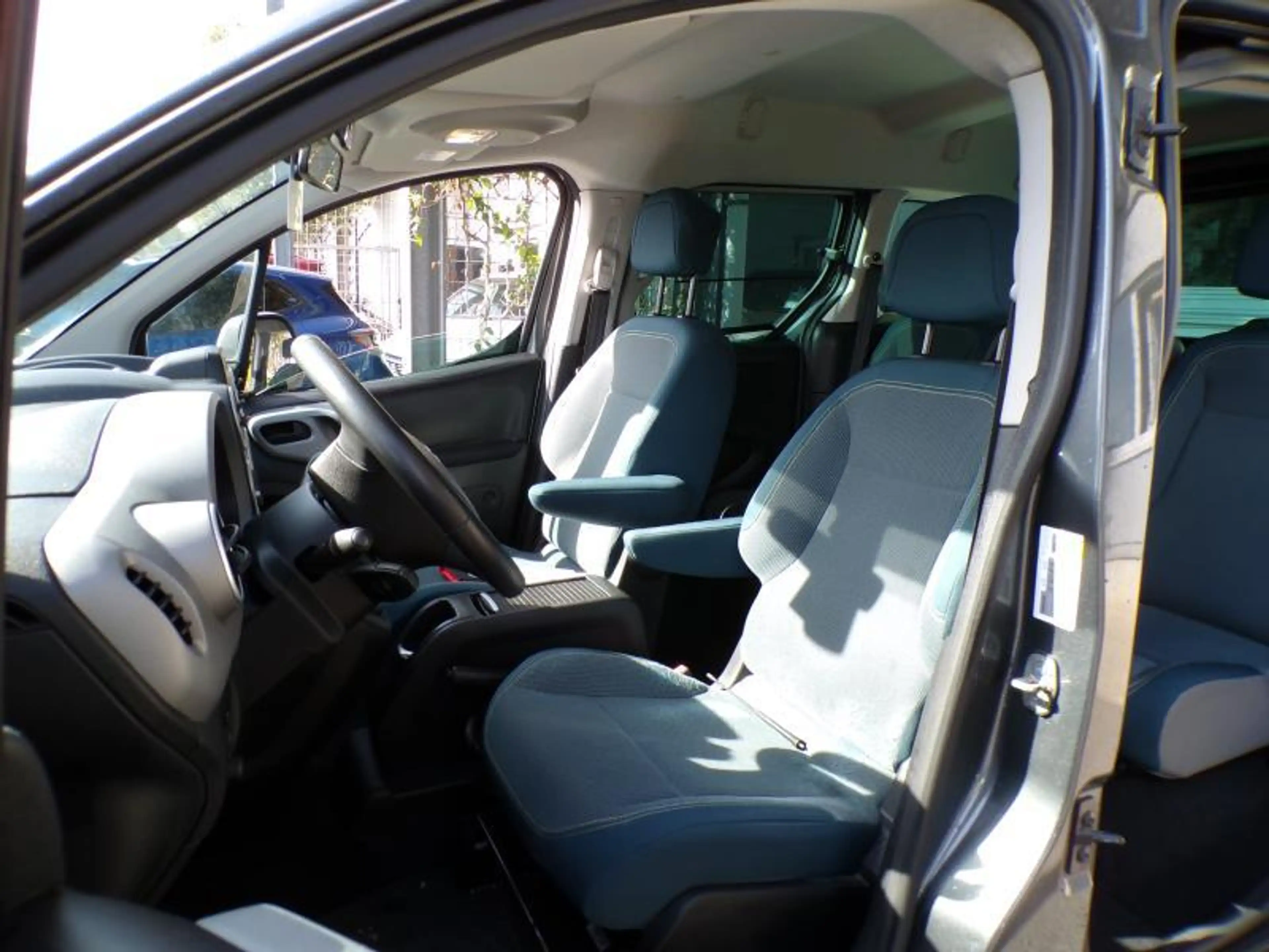 Citroen Berlingo 1.6 HDi 99cv Gris 05/18 Airco Capteurs Cruise — photo 6