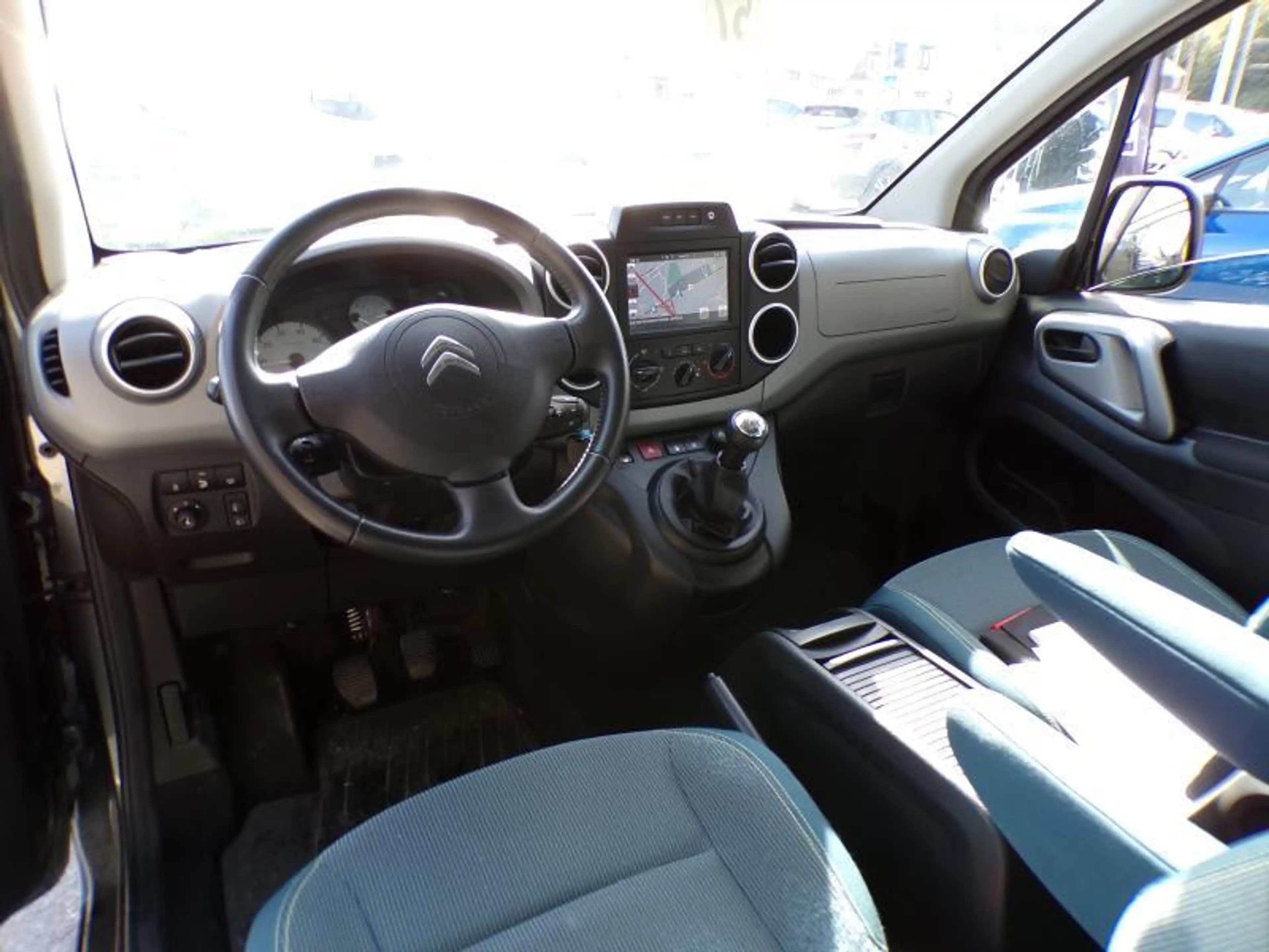 Citroen Berlingo 1.6 HDi 99cv Gris 05/18 Airco Capteurs Cruise — photo 9