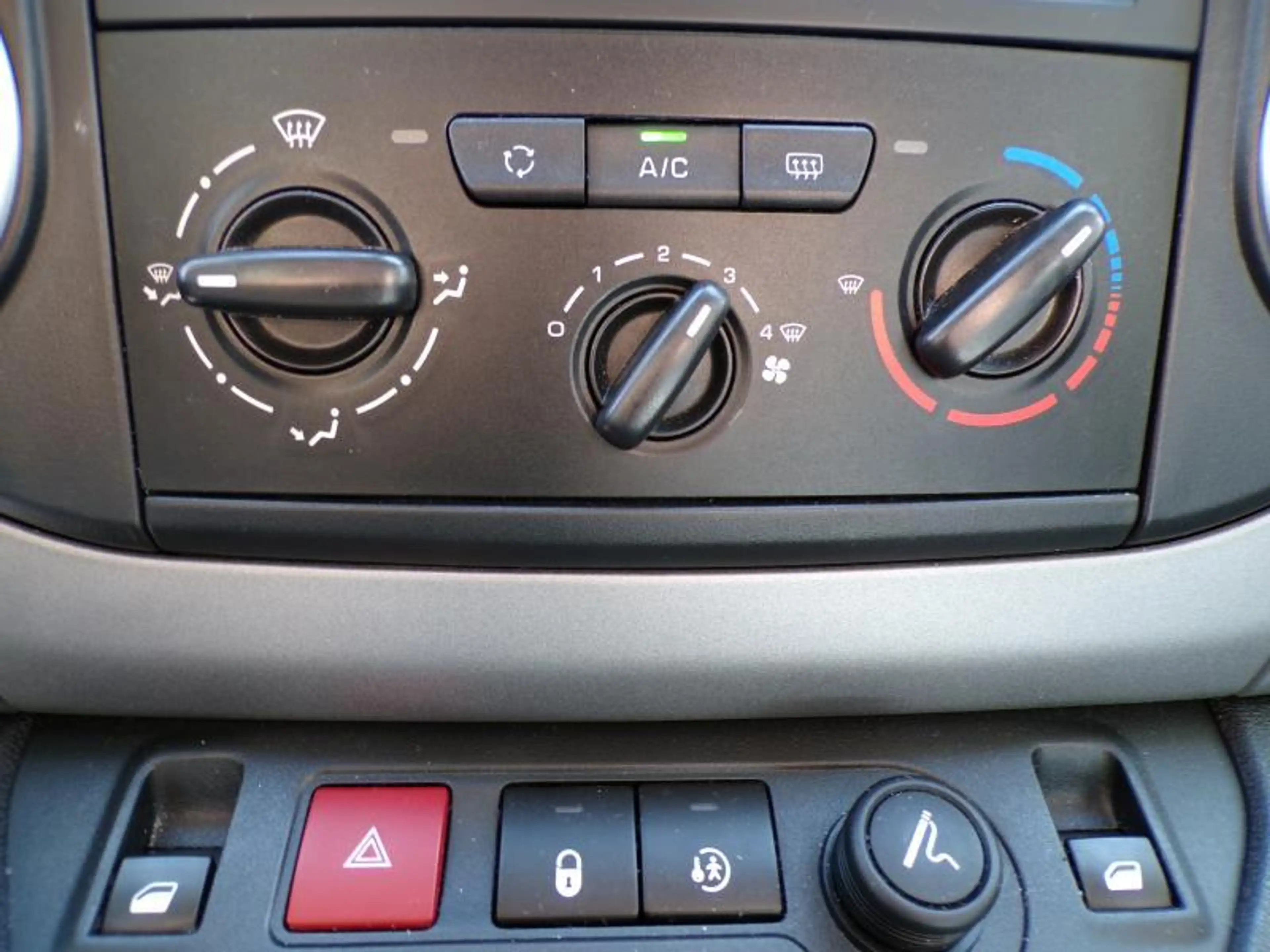 Citroen Berlingo 1.6 HDi 99cv Gris 05/18 Airco Capteurs Cruise — photo 13