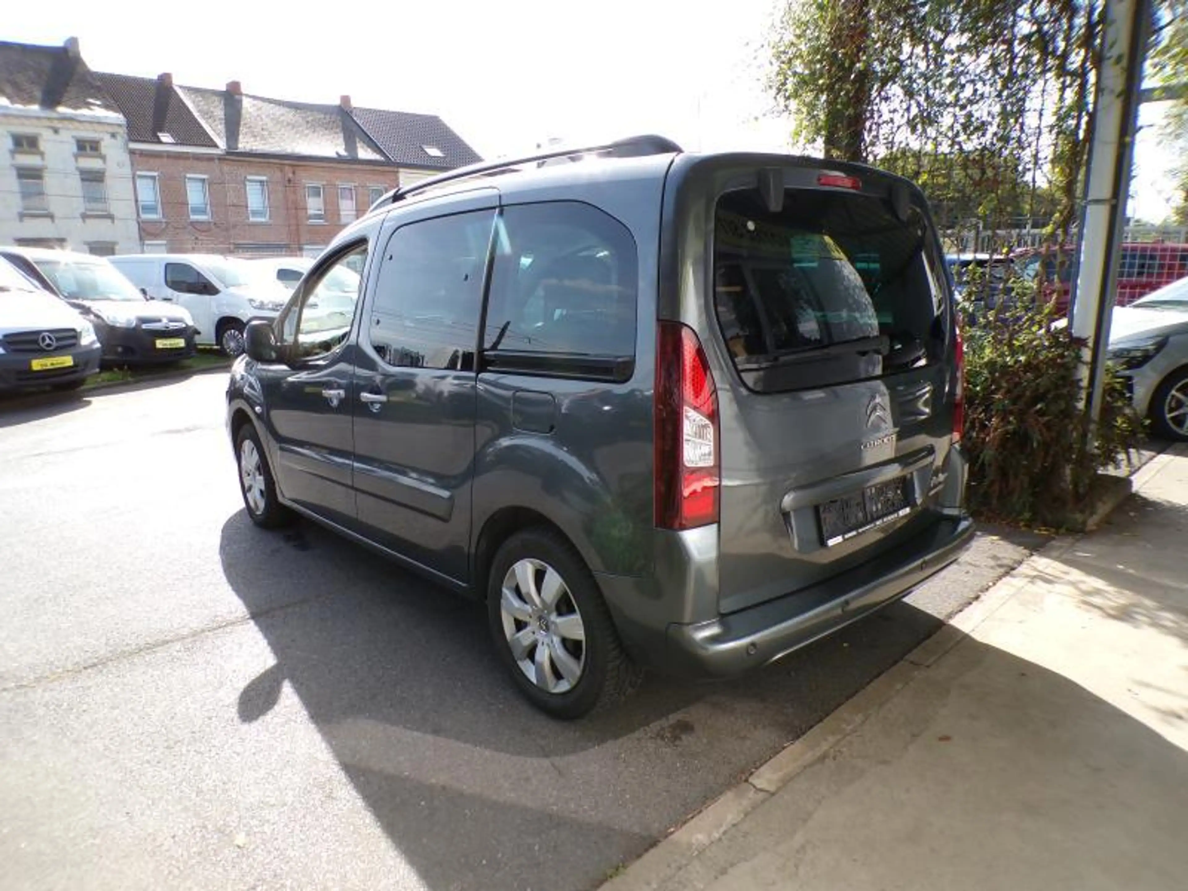 Citroen Berlingo 1.6 HDi 99cv Gris 05/18 Airco Capteurs Cruise — photo 5