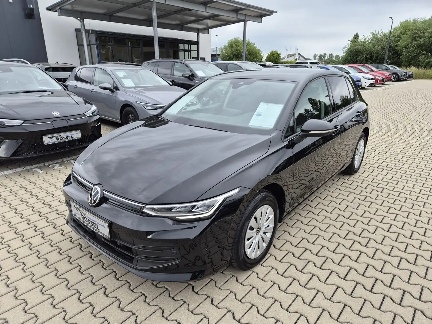 Volkswagen Golf 1.5 TSI Limited LED PDC Klima SHZG Zwart - 1