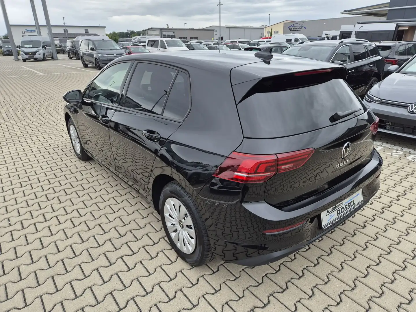Volkswagen Golf 1.5 TSI Limited LED PDC Klima SHZG Zwart - 2