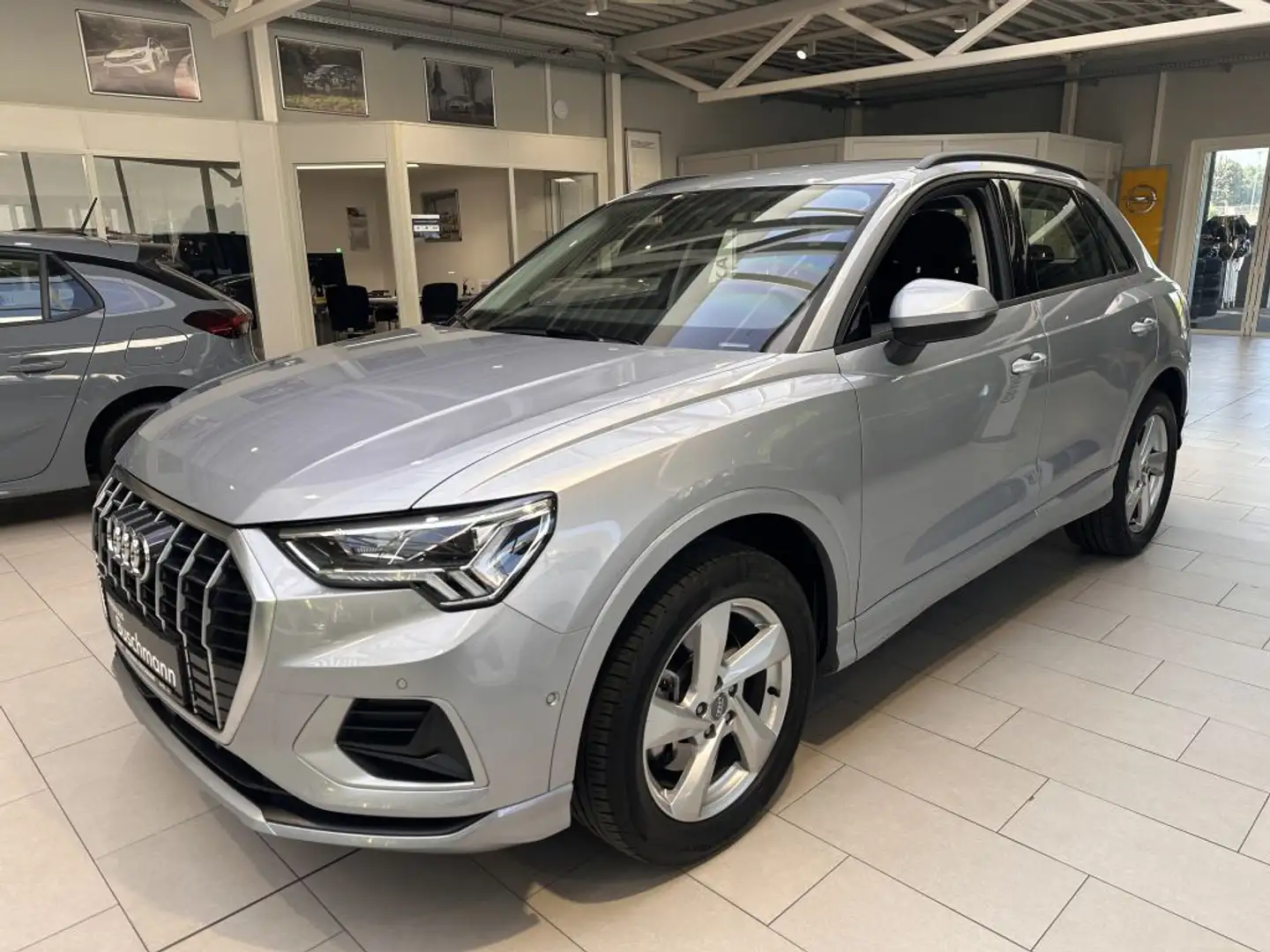 Audi Q3 40 TFSI quattro S tronic advanced +8fach Räder+ - 1