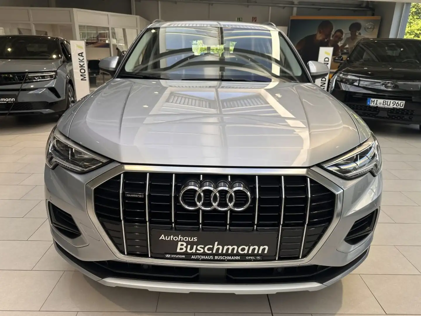 Audi Q3 40 TFSI quattro S tronic advanced +8fach Räder+ - 2