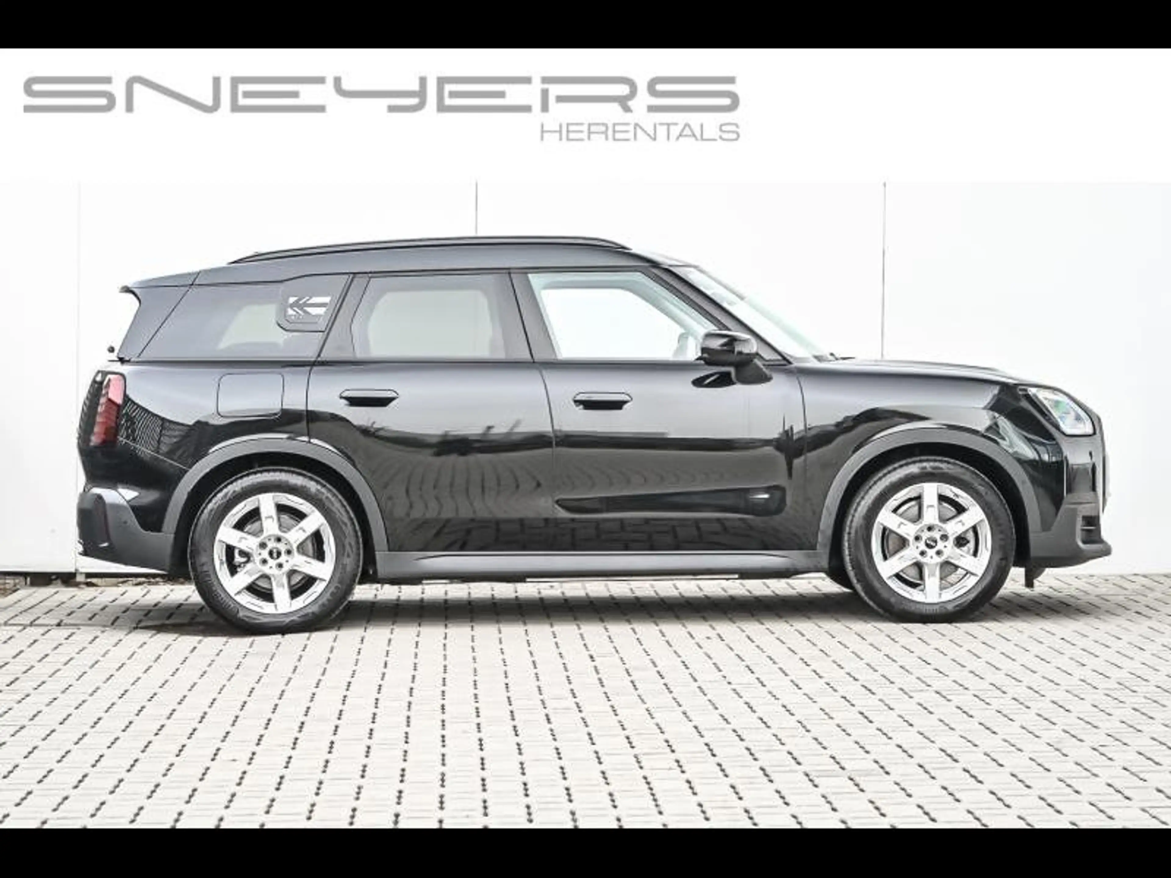 MINI Countryman E SE — photo 3