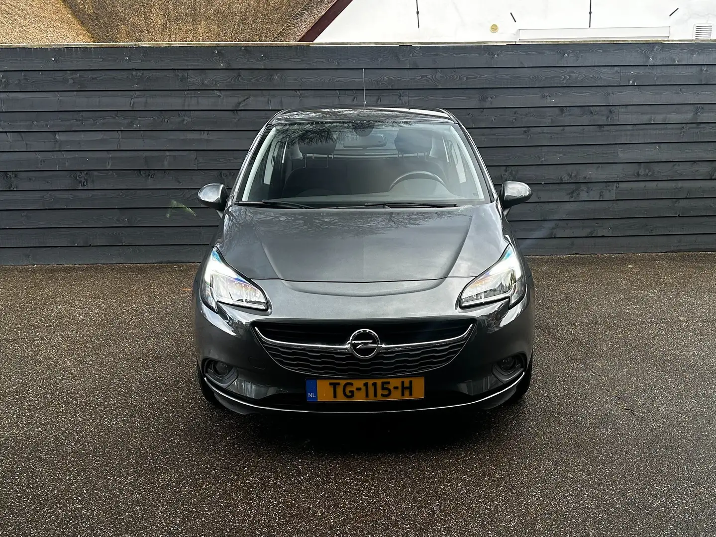 Opel Corsa 1.4 Edition / Cruise control / LMV / BT Grijs - 2