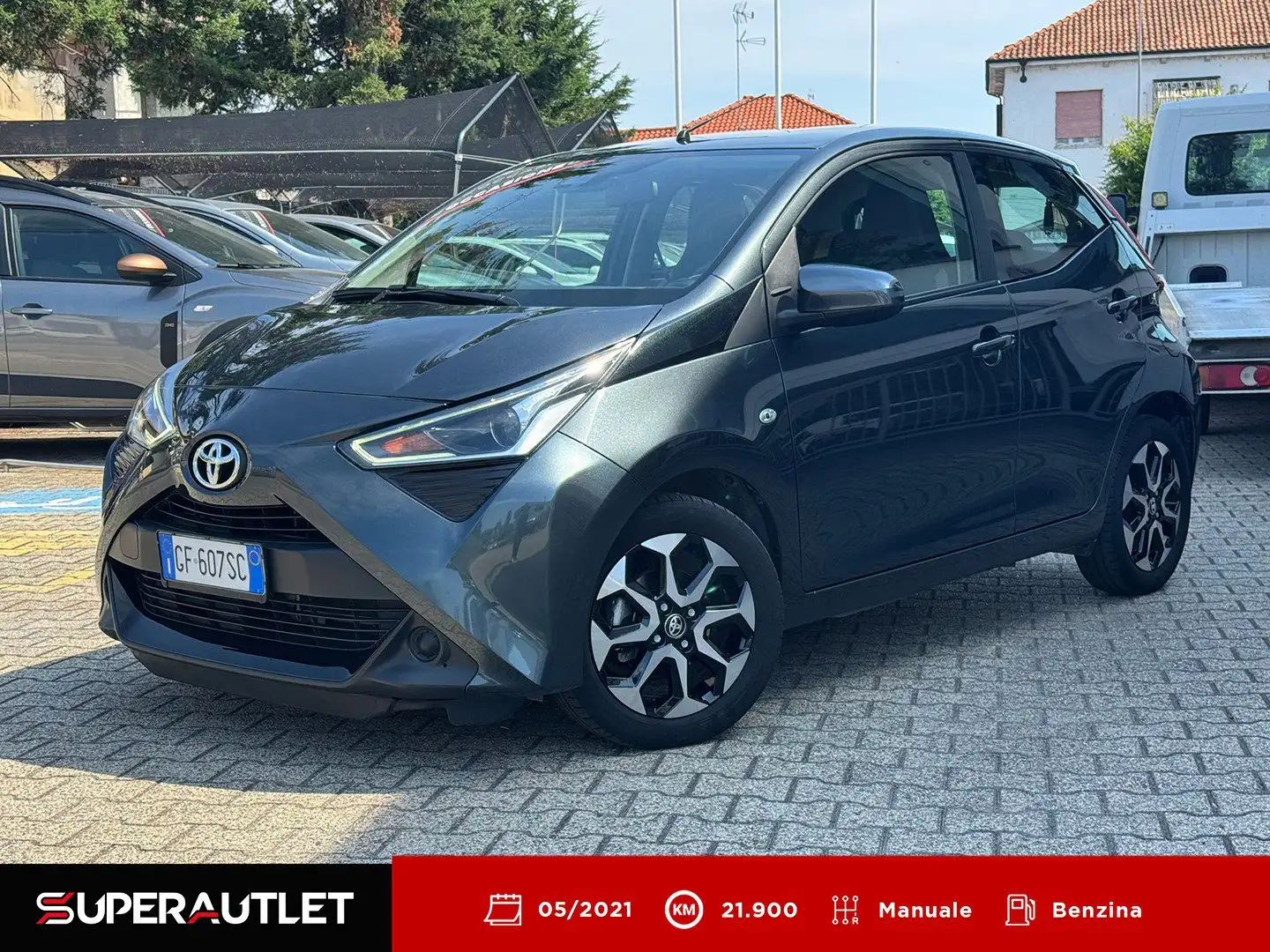 Toyota Aygo 5 Porte 1.0 VVT-i 72cv x-fun Grigio - 1