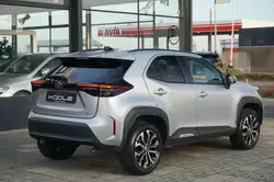 Toyota Yaris Cross Inductieladen voor smartphones, Getinte ramen, Alarm, LED verlichting, Mistlampen, Keyless Entry, Regensensor, Lichtmetalen velgen