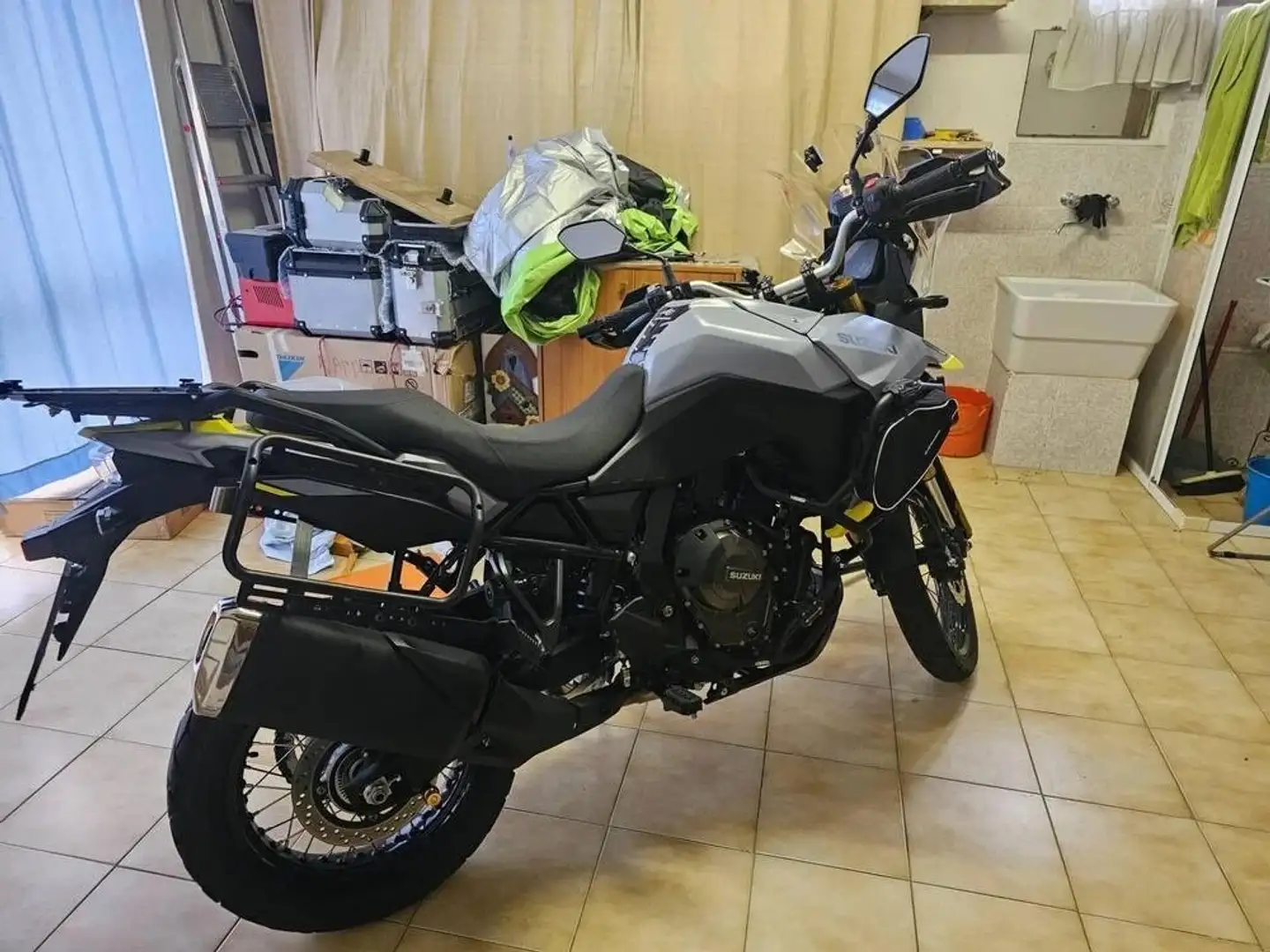 Suzuki V-Strom 800DE Grigio - 2