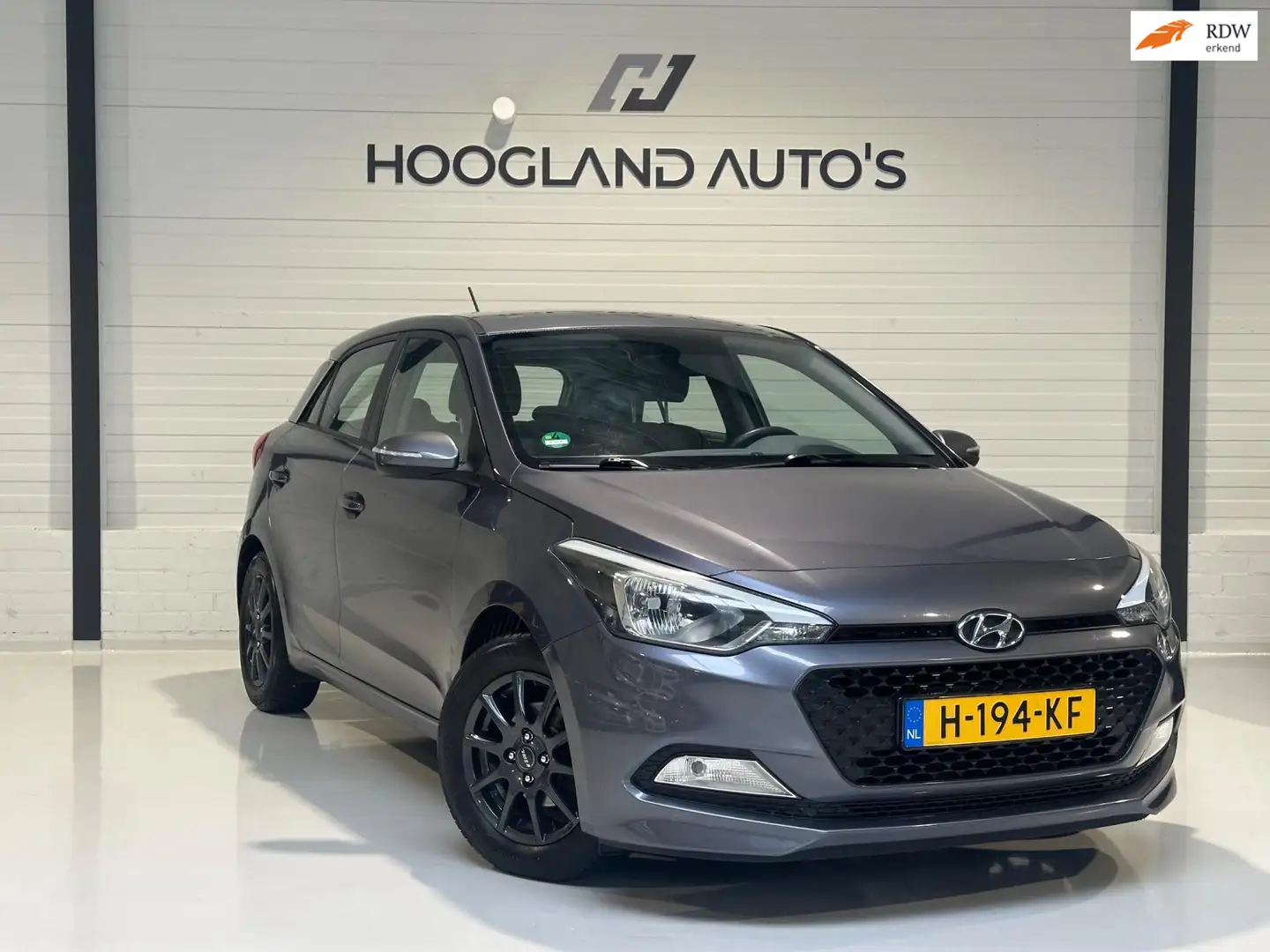 Hyundai i20 1.2 HP Business Edition 2015 Airco TOPSTAAT Grijs - 1