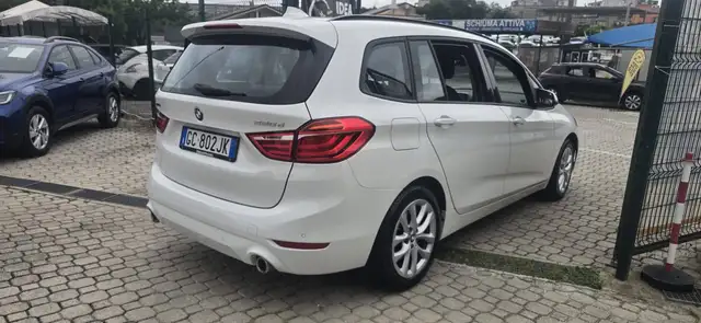 BMW 2 Series view 4