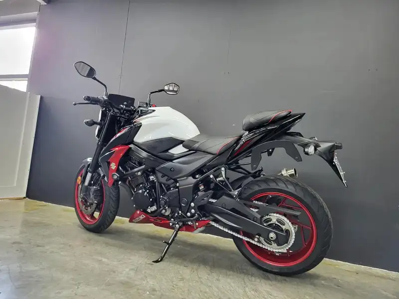 Suzuki GSX-S 750 - foto 6