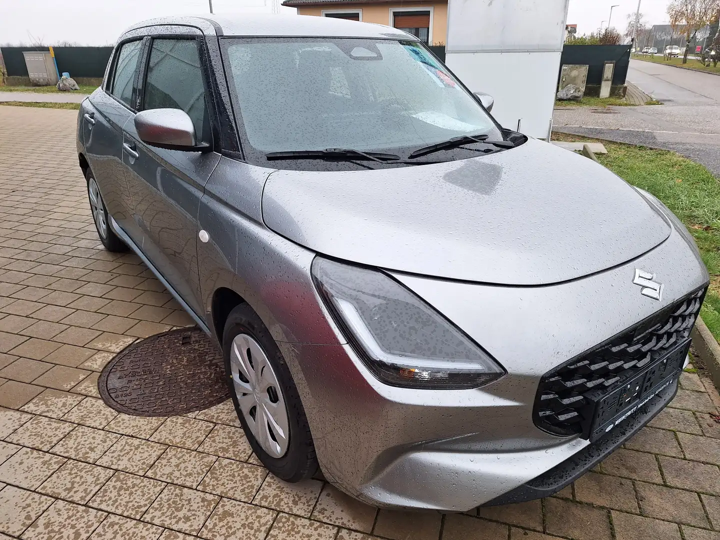 Suzuki Swift 1.2 Hybrid clear SNOWFOX AKTION Silber - 1