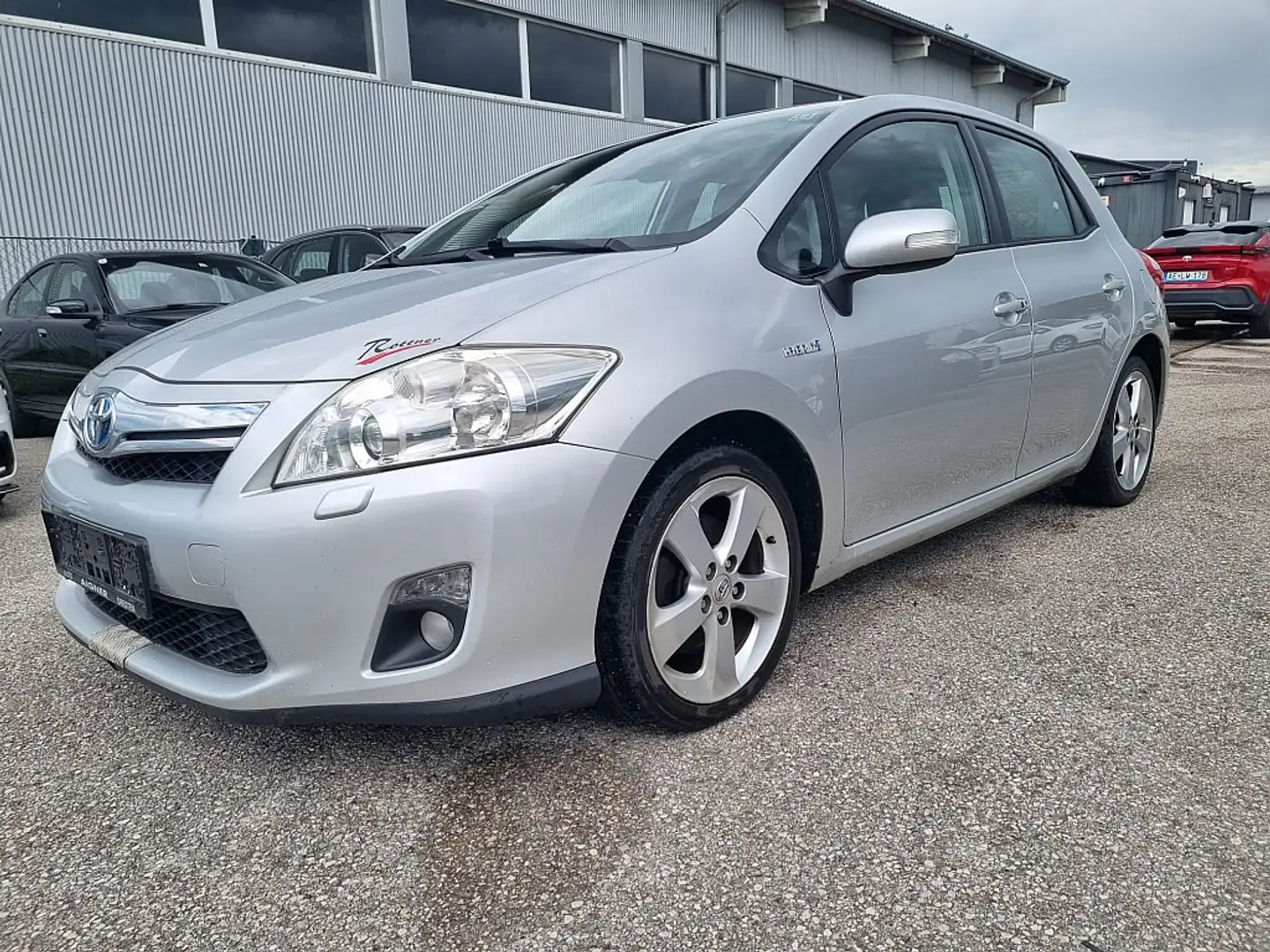 Toyota Auris 1,8 VVT-i Hybrid Premium Silber - 1