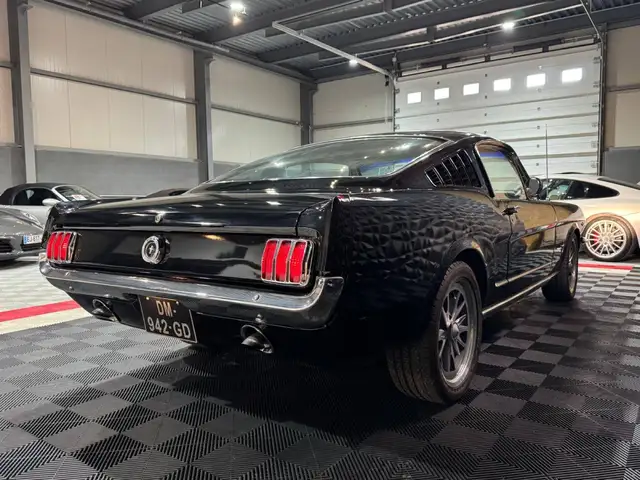 Ford Mustang view 6