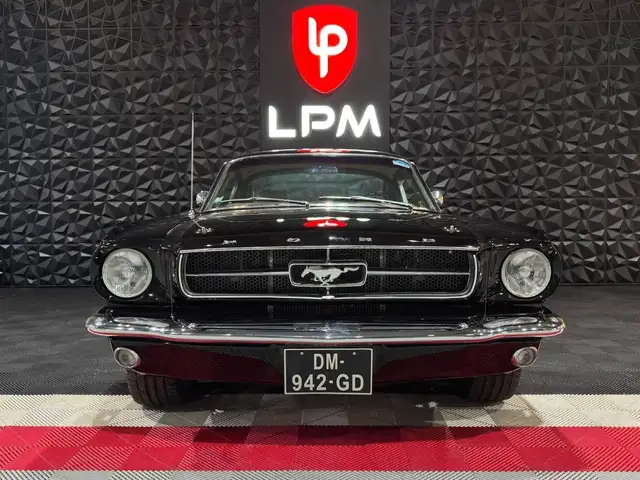 Ford Mustang view 2