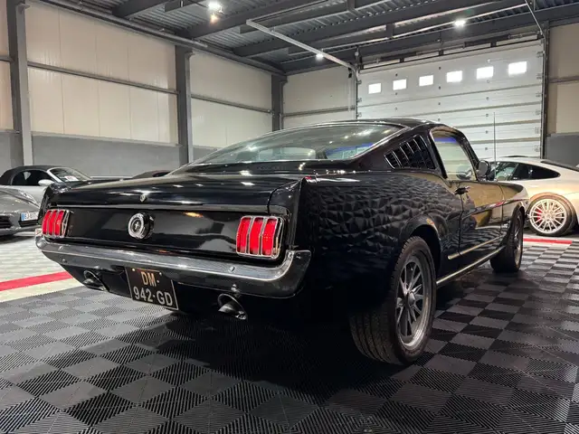 Ford Mustang view 6