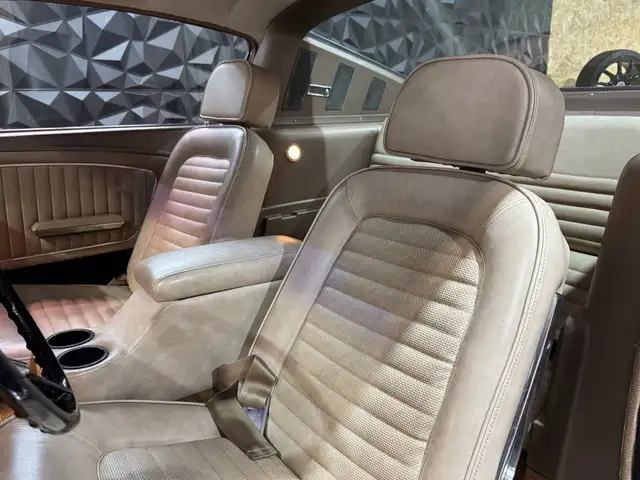 Ford Mustang view 9