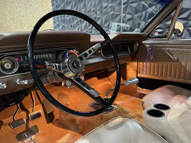 Ford Mustang view 7