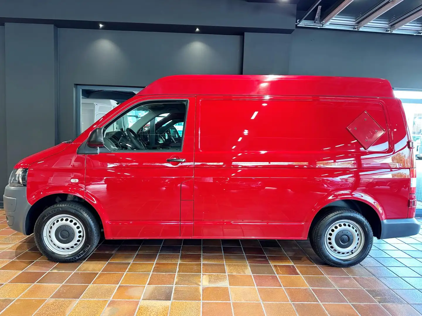 Volkswagen T5 Transporter T5 4MOTION KURZ L1H2-MHD SPERRE STANDHZ AC 2.BATTE Rot - 2